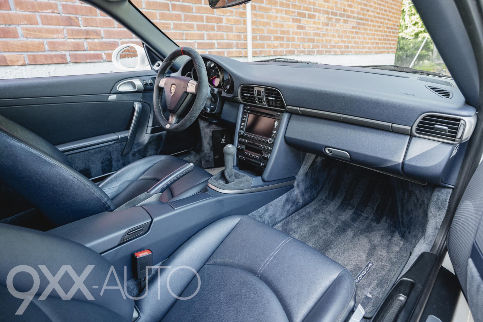Valkoinen Porsche 911 3.6 C2 997.2 **Manuaali!**