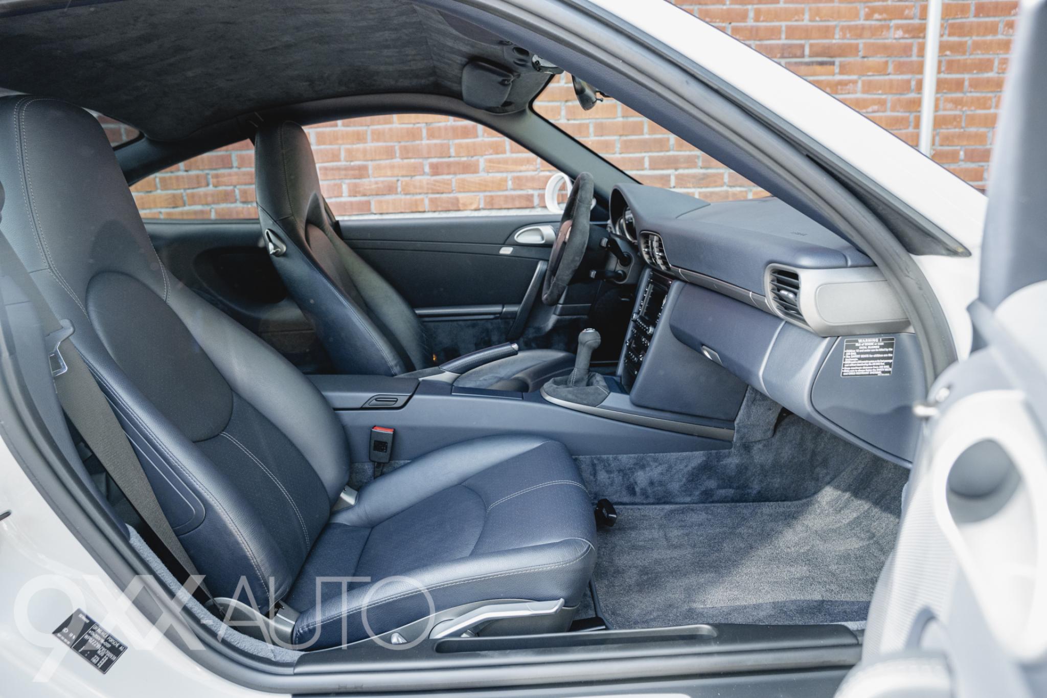 Valkoinen Porsche 911 3.6 C2 997.2 **Manuaali!**