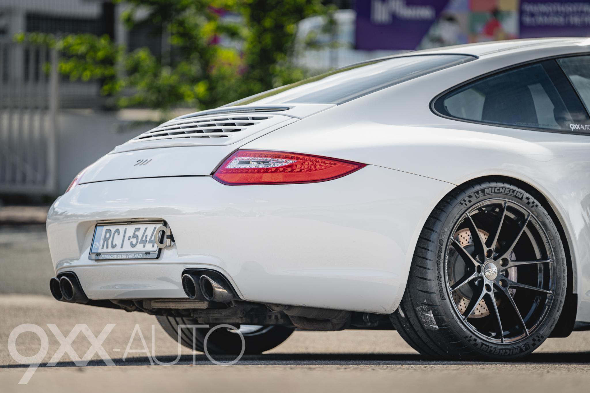 Valkoinen Porsche 911 3.6 C2 997.2 **Manuaali!**
