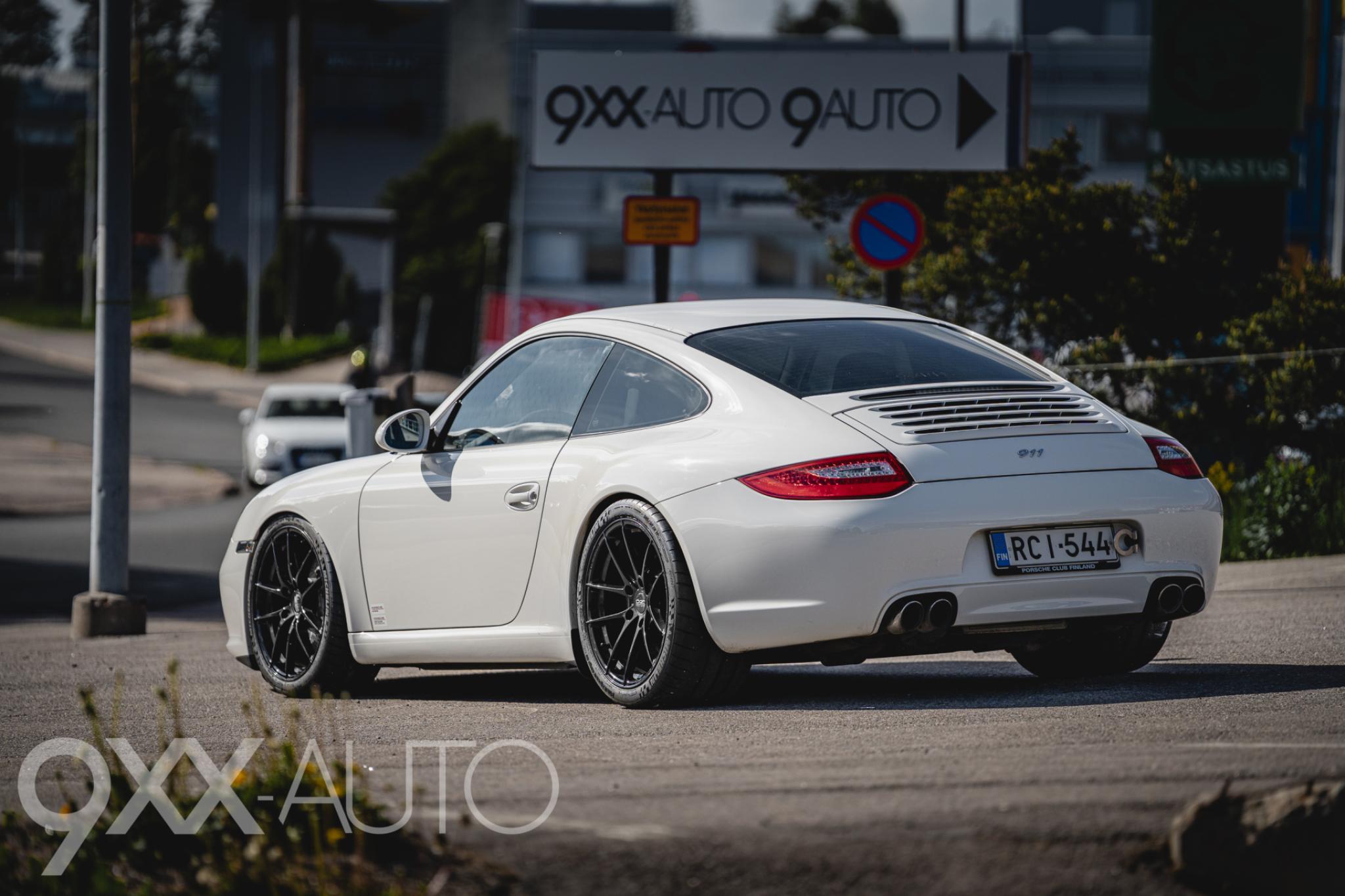 Valkoinen Porsche 911 3.6 C2 997.2 **Manuaali!**