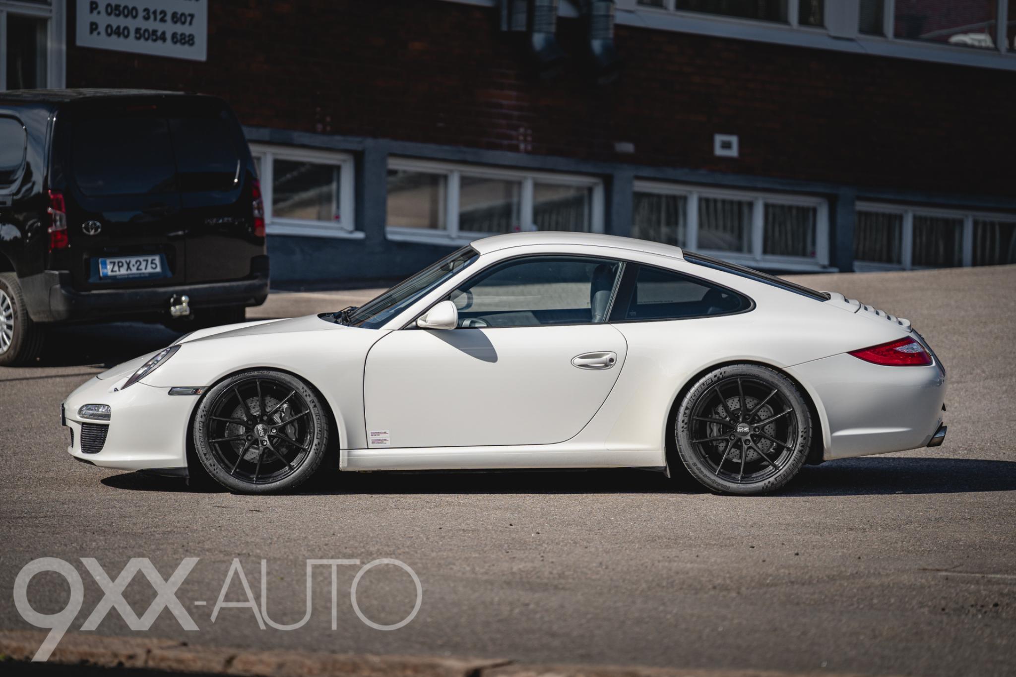 Valkoinen Porsche 911 3.6 C2 997.2 **Manuaali!**