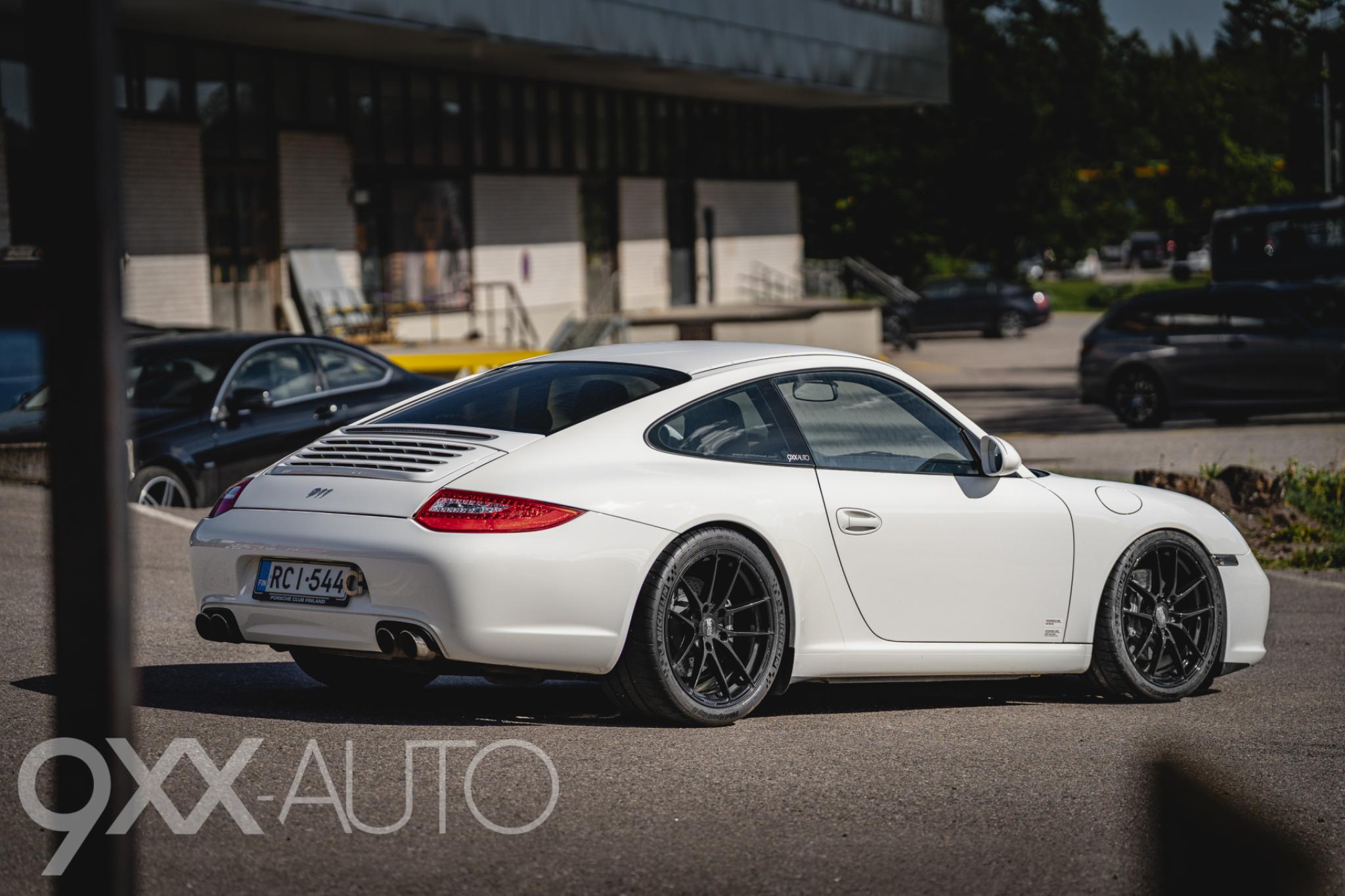 Valkoinen Porsche 911 3.6 C2 997.2 **Manuaali!**