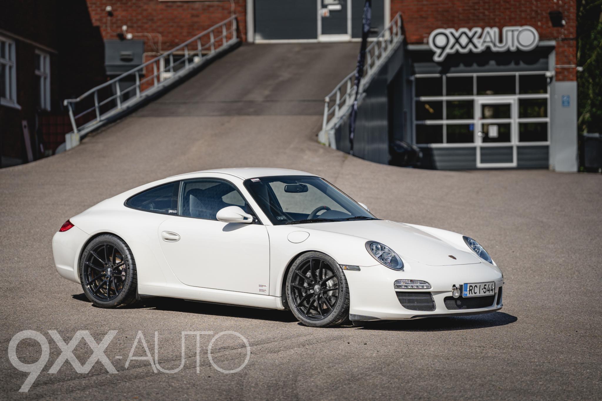 Valkoinen Porsche 911