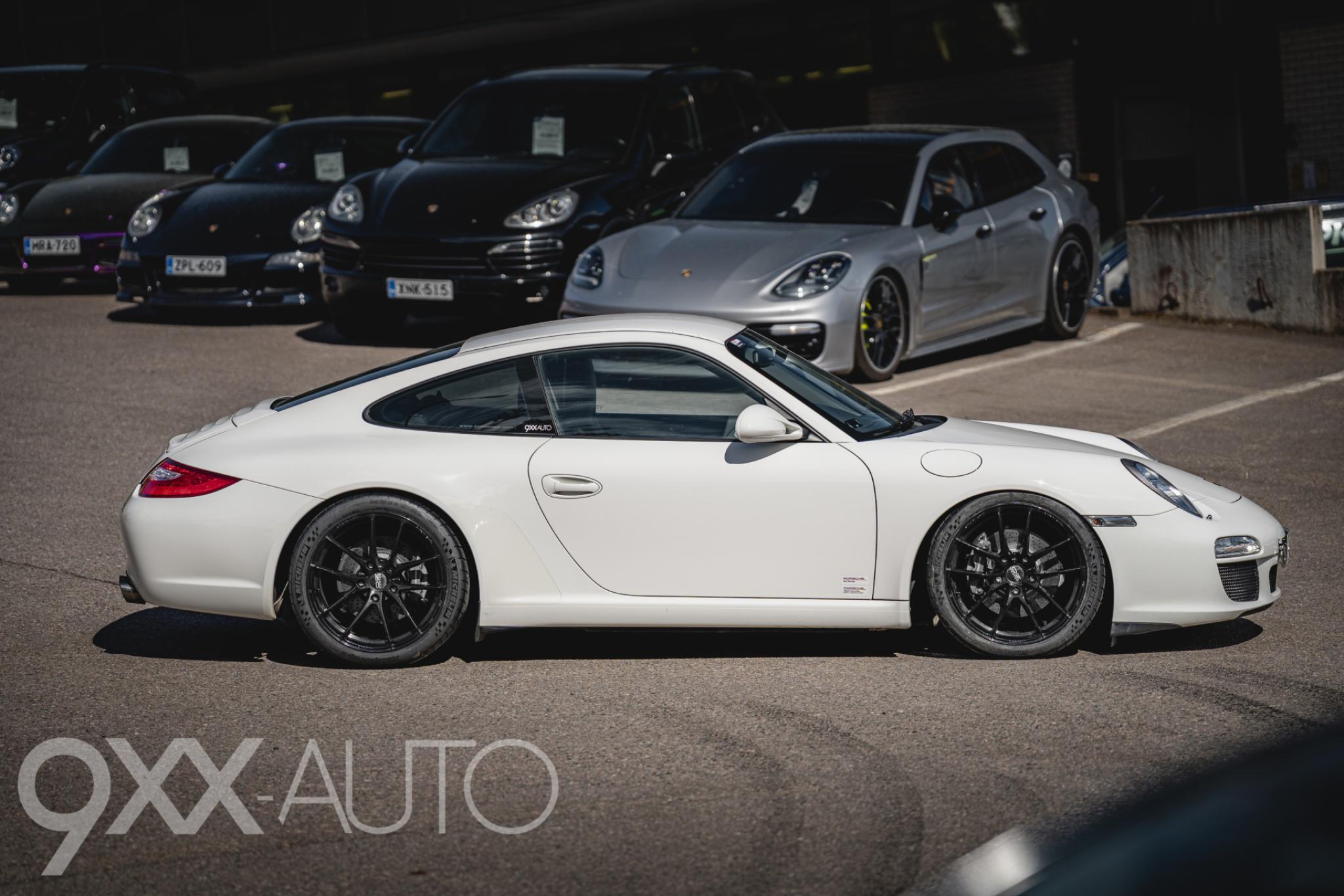 Valkoinen Porsche 911 3.6 C2 997.2 **Manuaali!**
