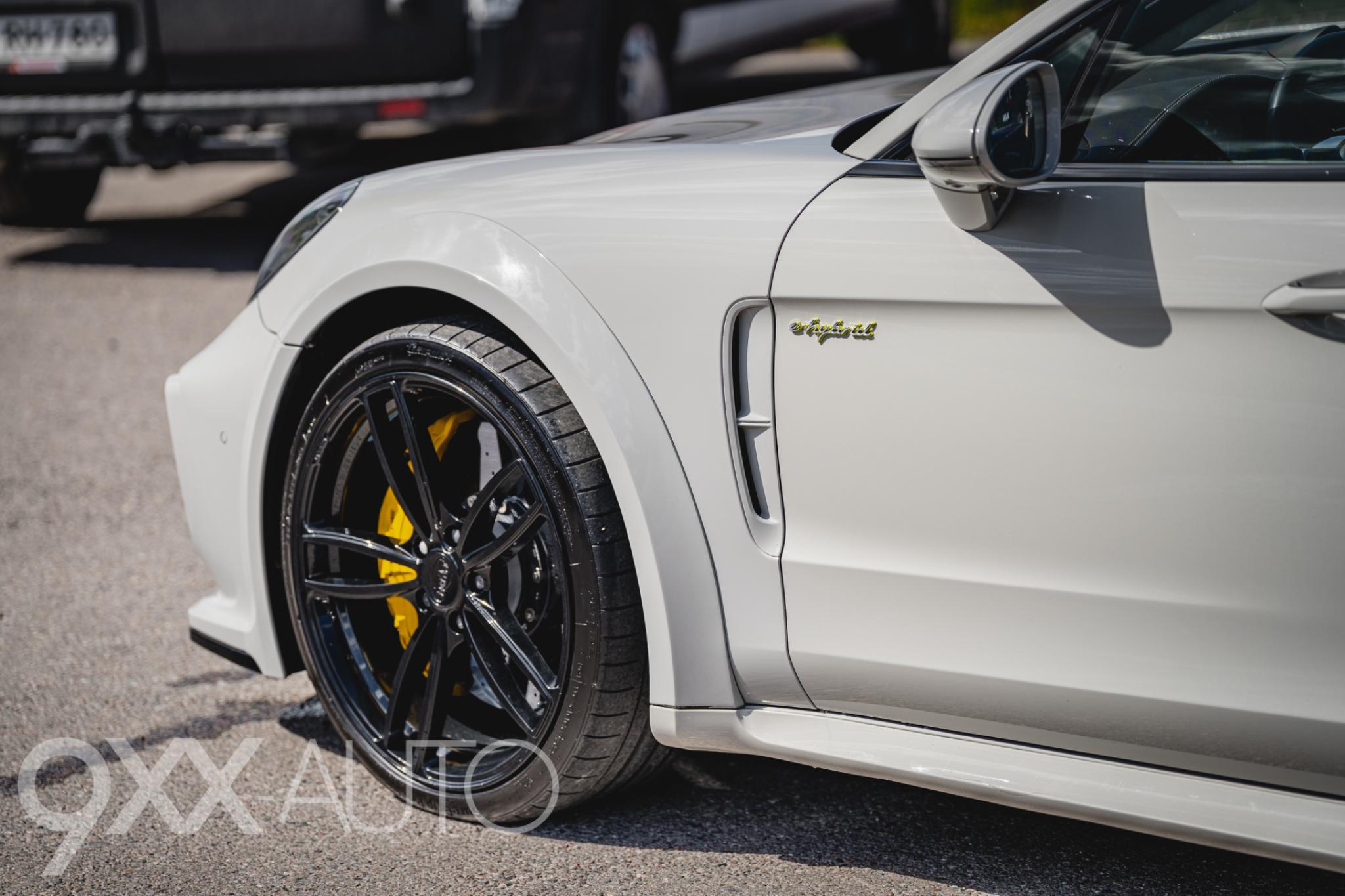 Harmaa Porsche Panamera Turbo S e-Hybrid *Techart Grand GT*