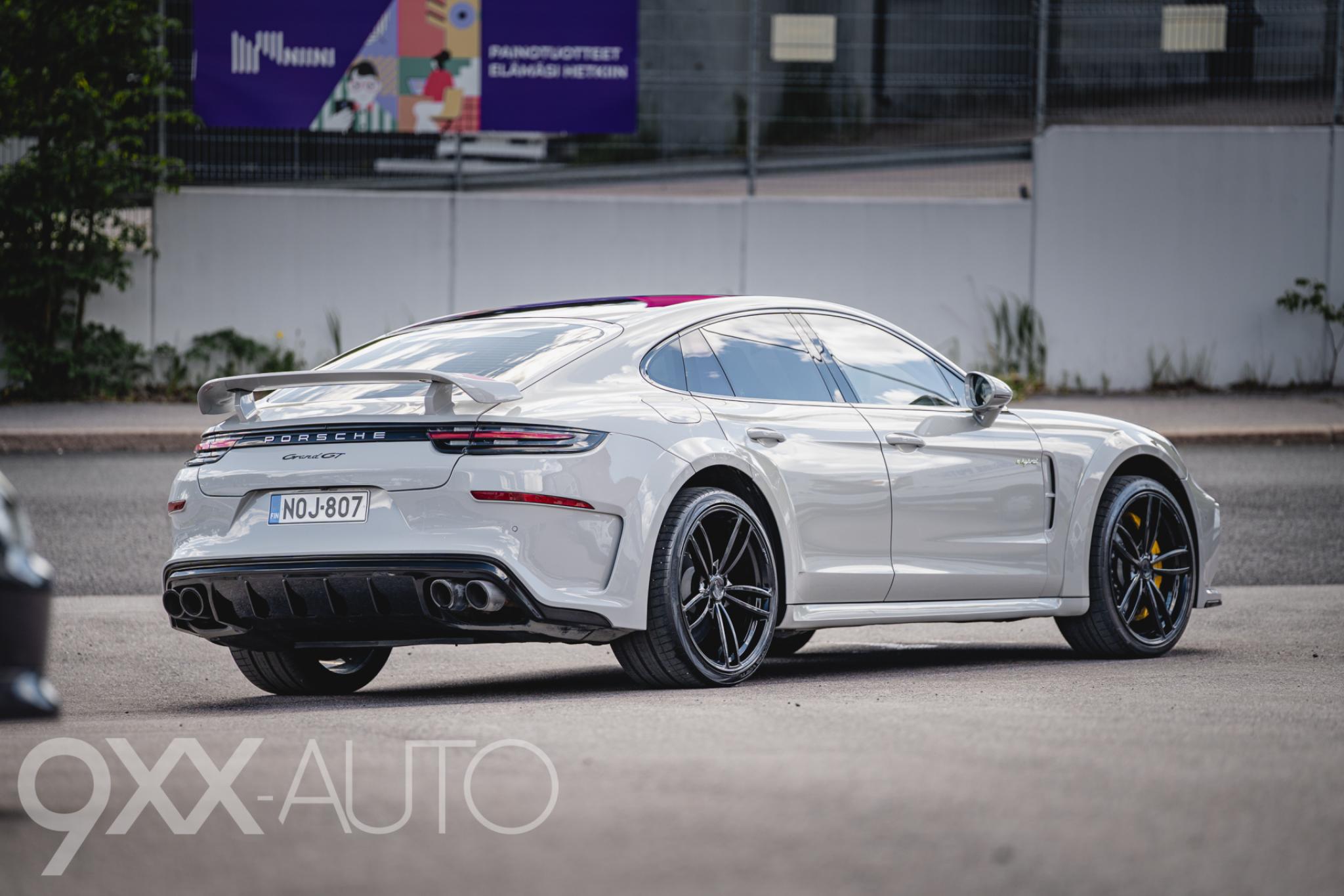 Harmaa Porsche Panamera Turbo S e-Hybrid *Techart Grand GT*