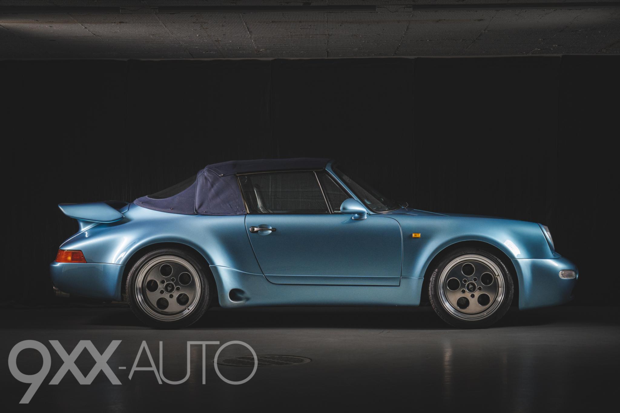 Sininen Porsche 911 Widebody Strosek