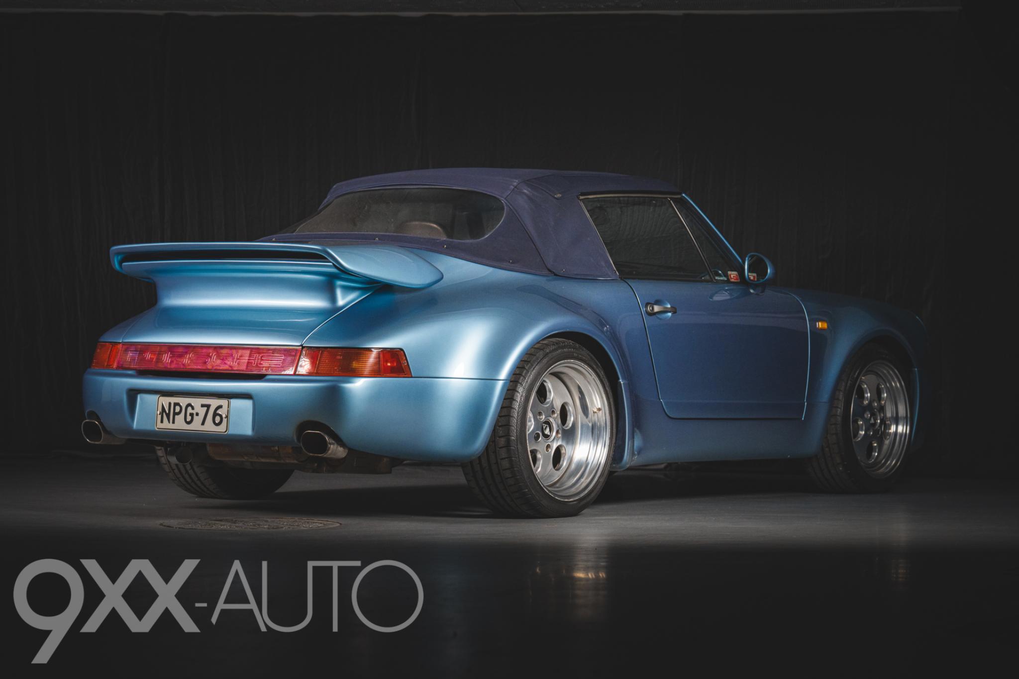 Sininen Porsche 911 Widebody Strosek