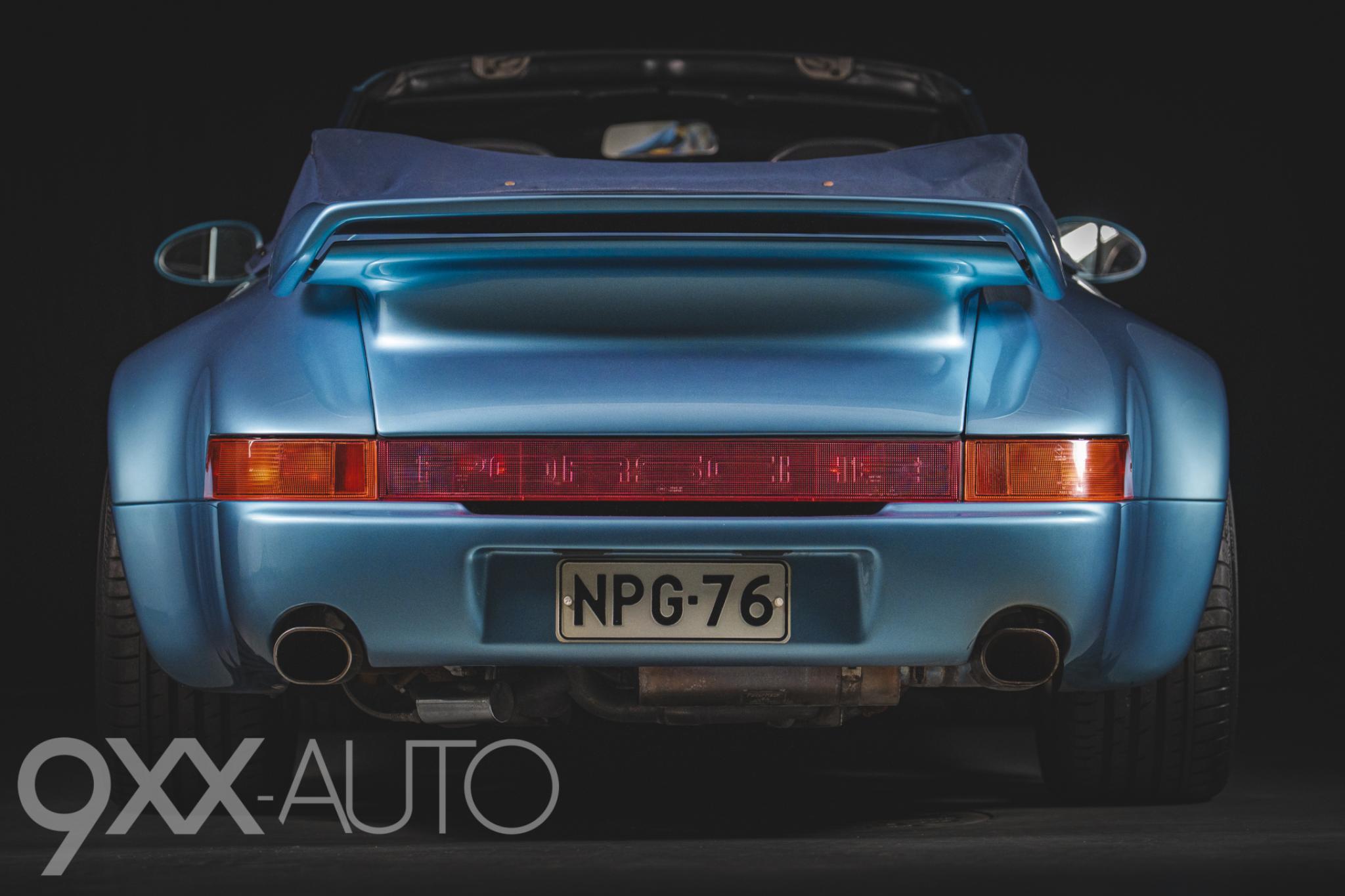 Sininen Porsche 911 Widebody Strosek