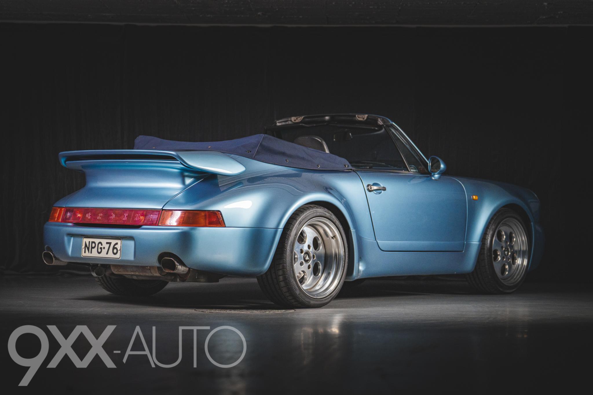 Sininen Porsche 911 Widebody Strosek