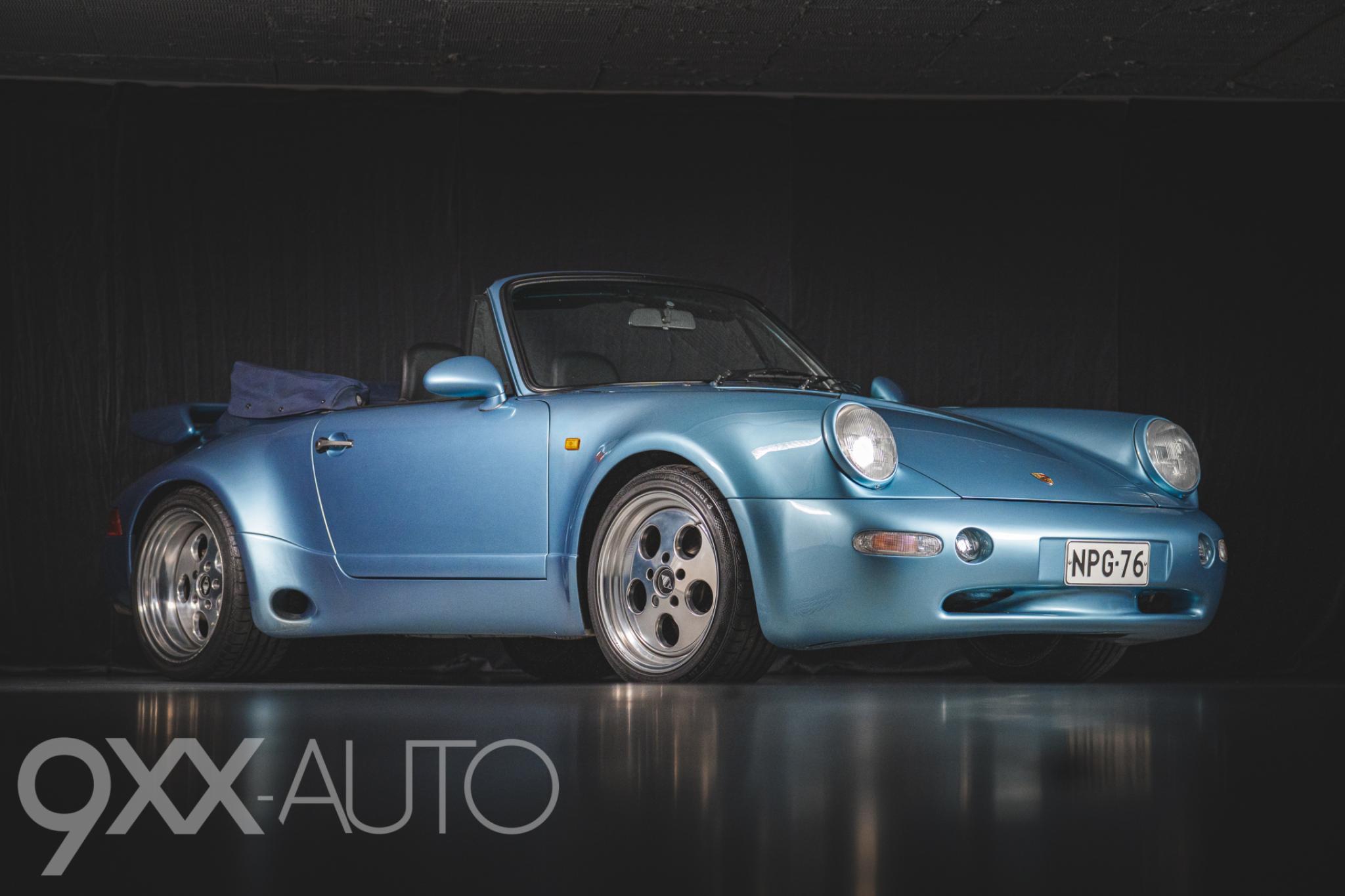 Sininen Porsche 911