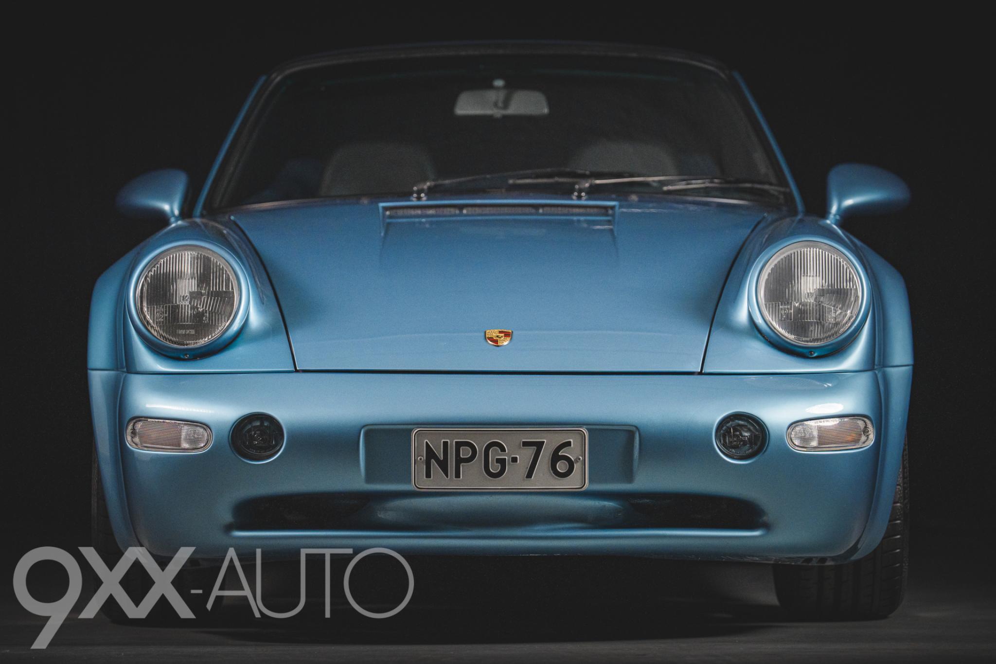 Sininen Porsche 911 Widebody Strosek