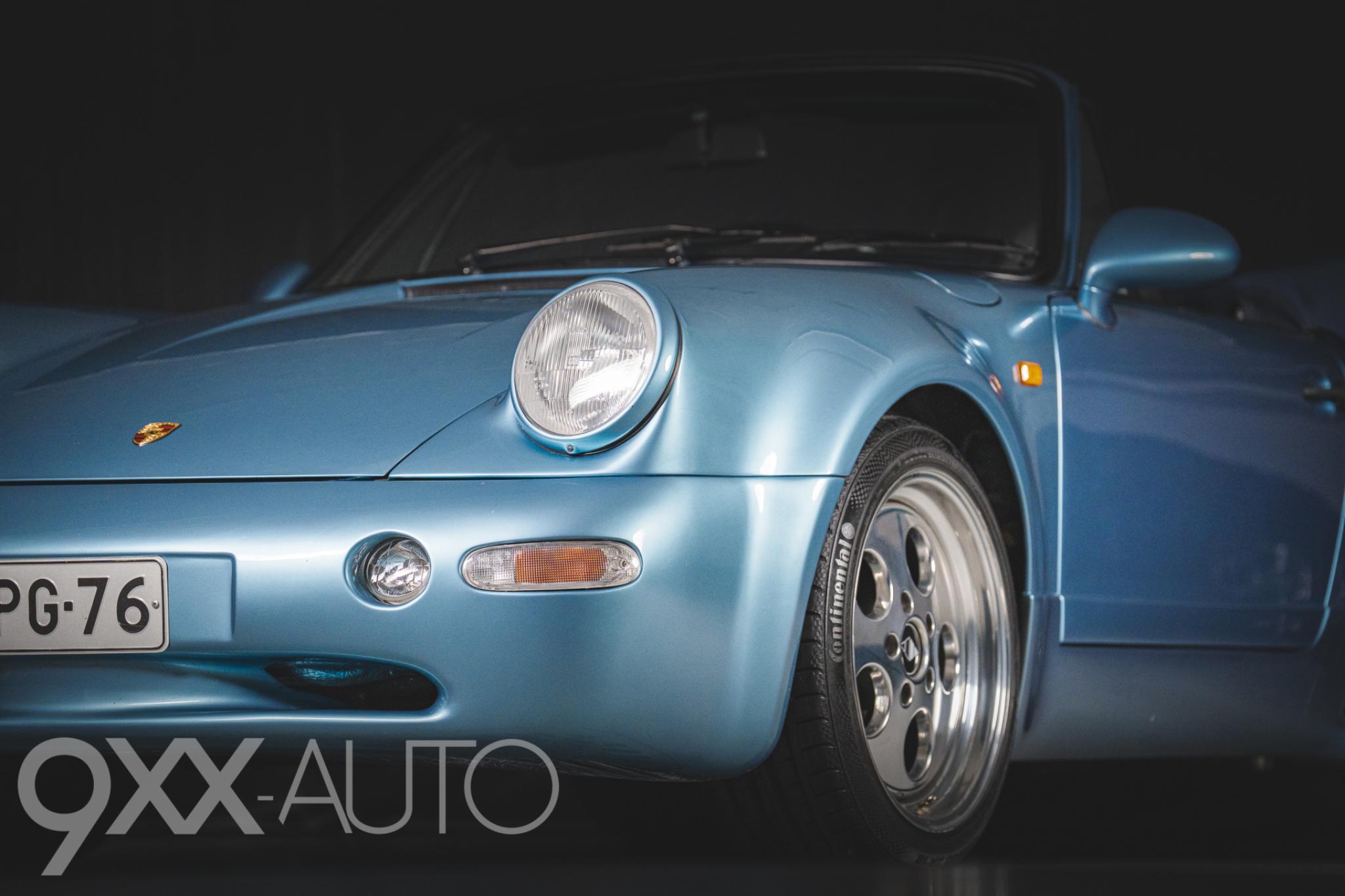 Sininen Porsche 911 Widebody Strosek