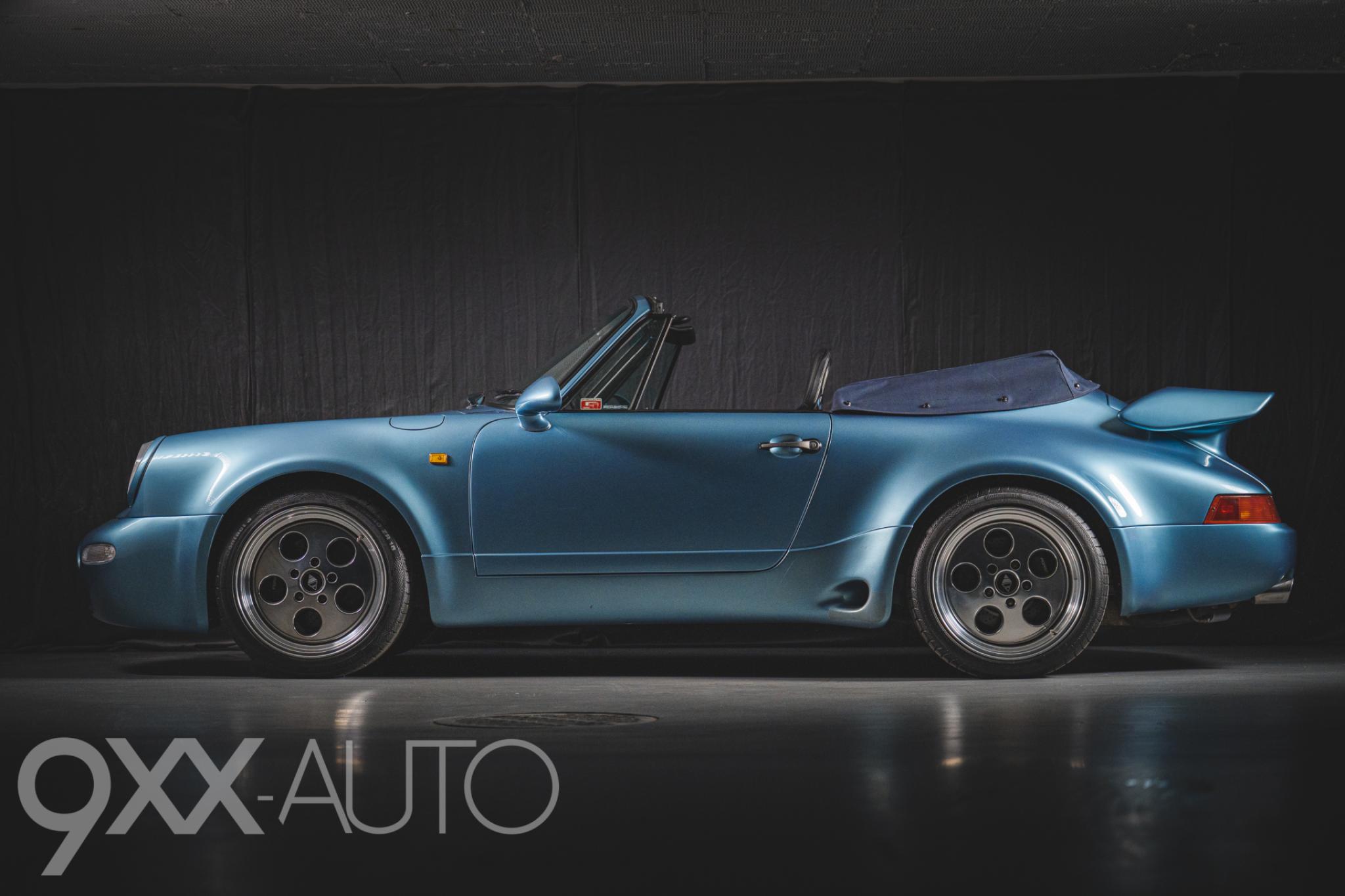 Sininen Porsche 911 Widebody Strosek