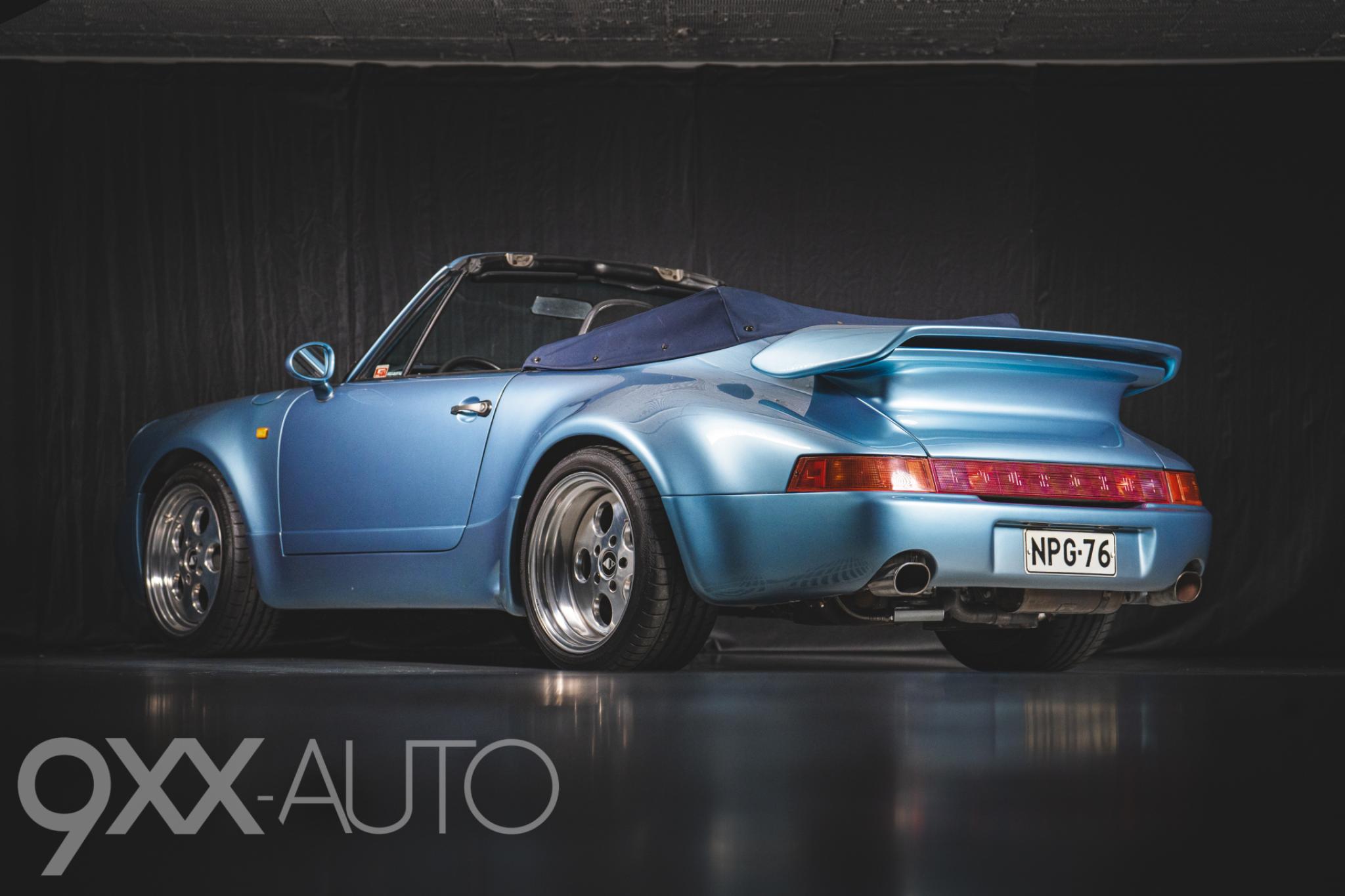 Sininen Porsche 911 Widebody Strosek
