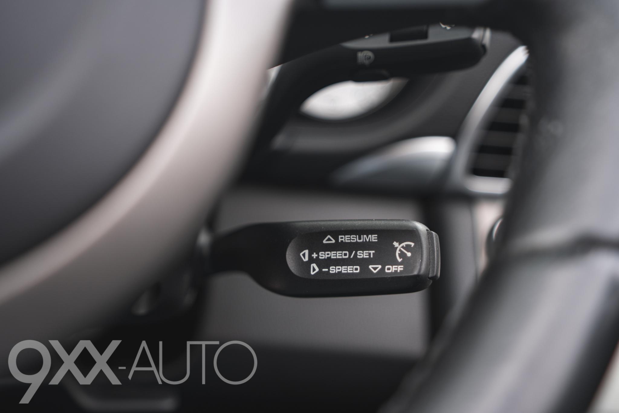 Punainen Porsche 911 997 Carrera S Cabrio Tiptronic