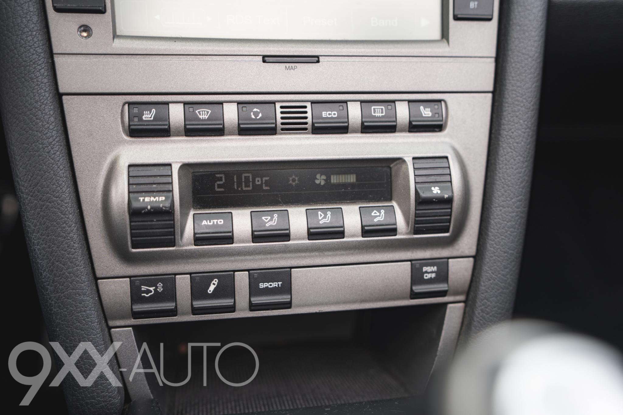 Punainen Porsche 911 997 Carrera S Cabrio Tiptronic