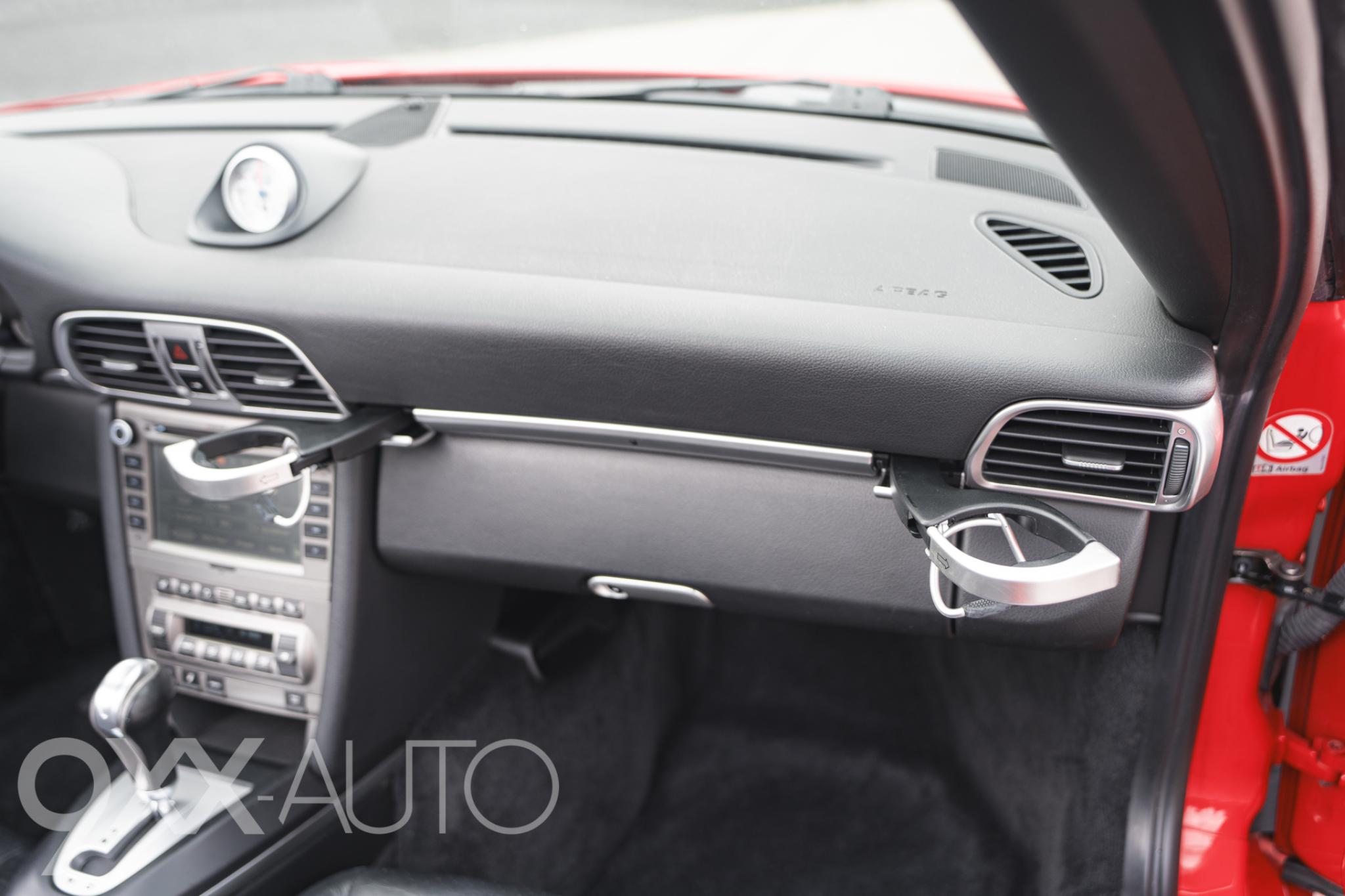 Punainen Porsche 911 997 Carrera S Cabrio Tiptronic