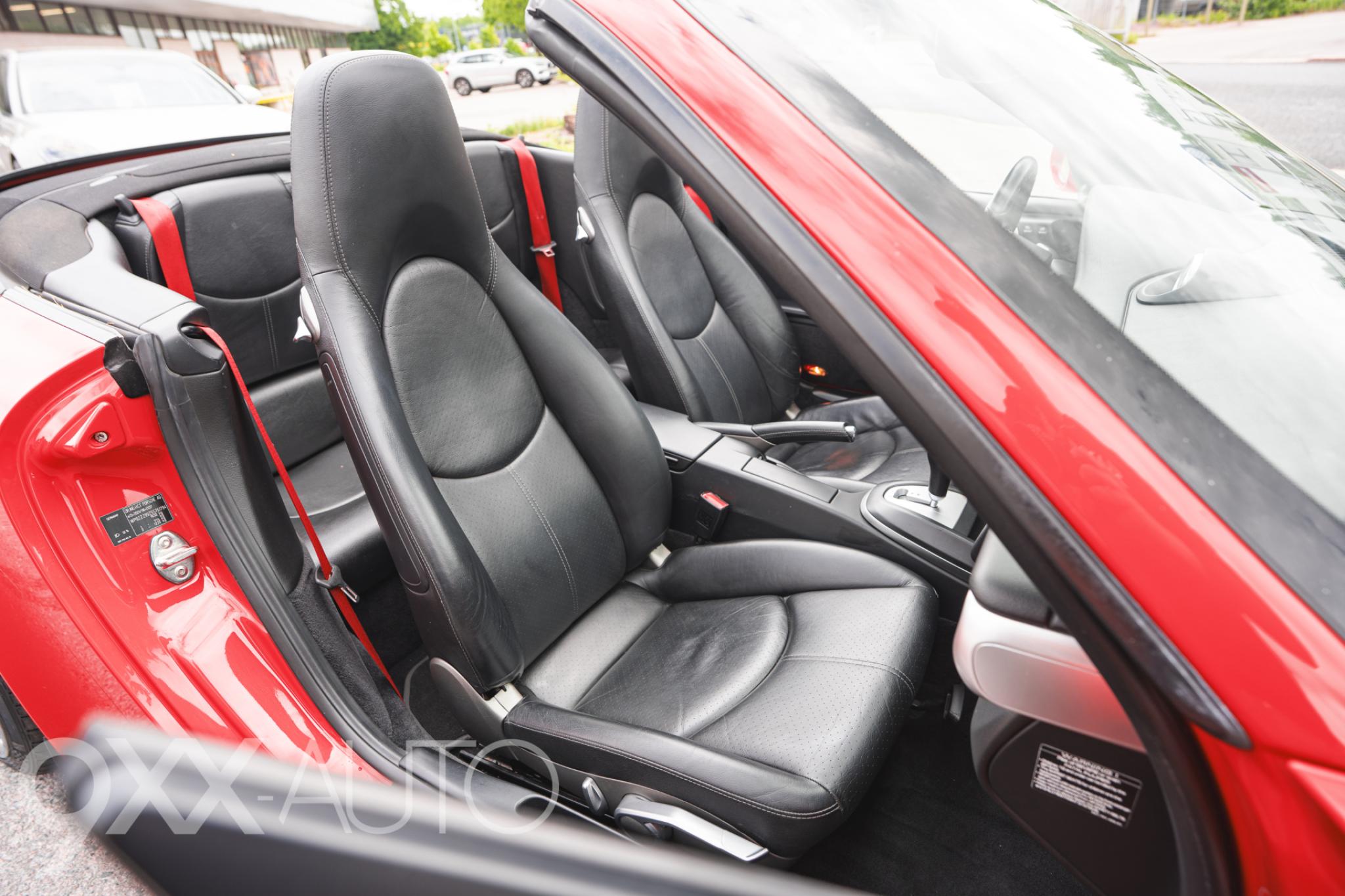 Punainen Porsche 911 997 Carrera S Cabrio Tiptronic