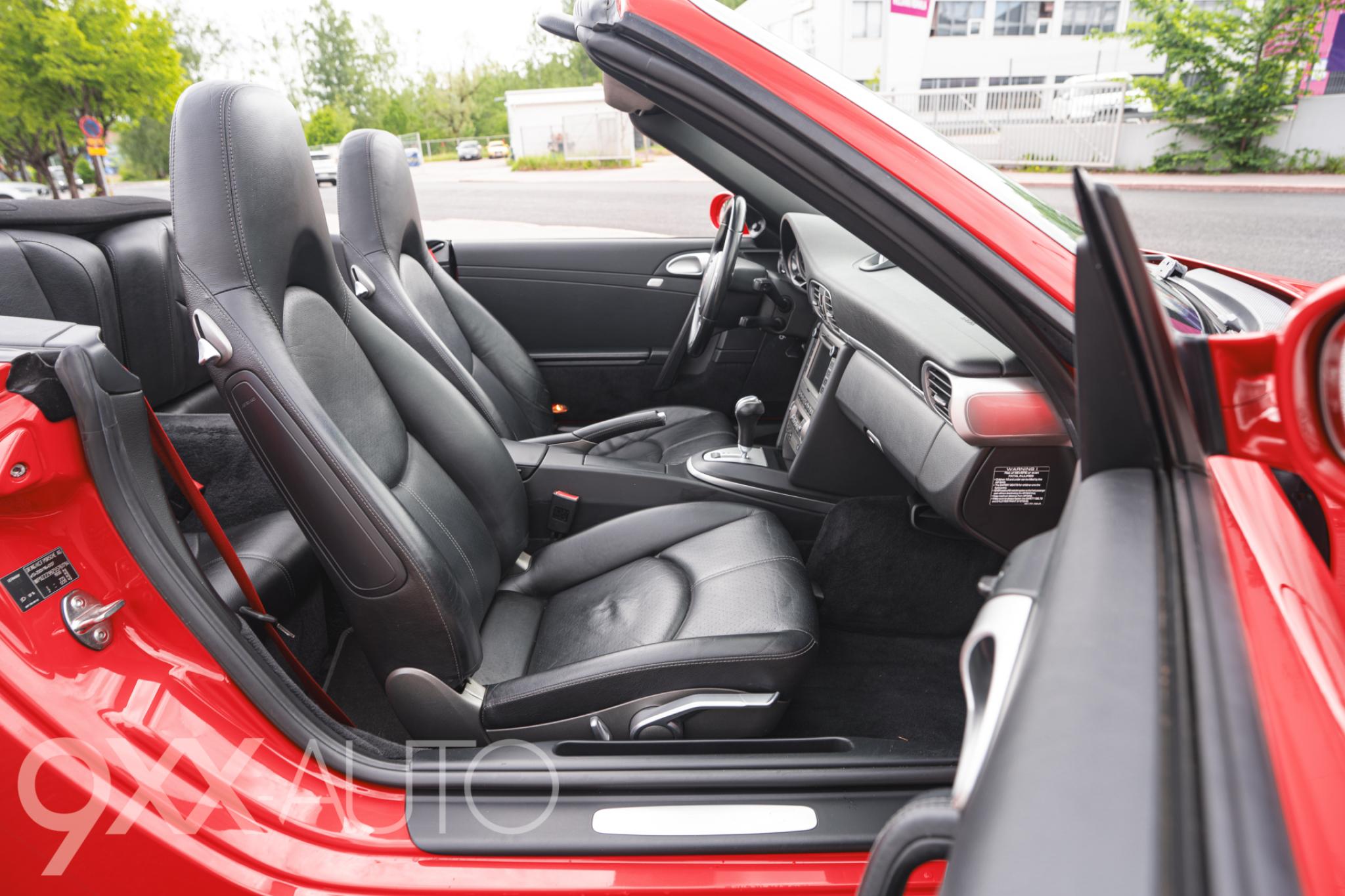 Punainen Porsche 911 997 Carrera S Cabrio Tiptronic