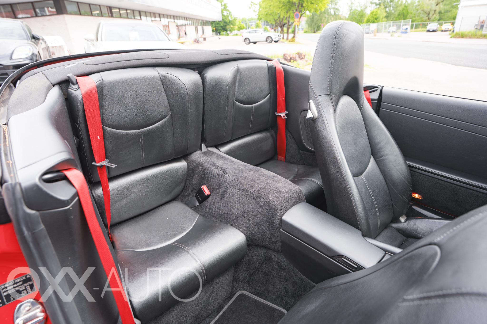 Punainen Porsche 911 997 Carrera S Cabrio Tiptronic