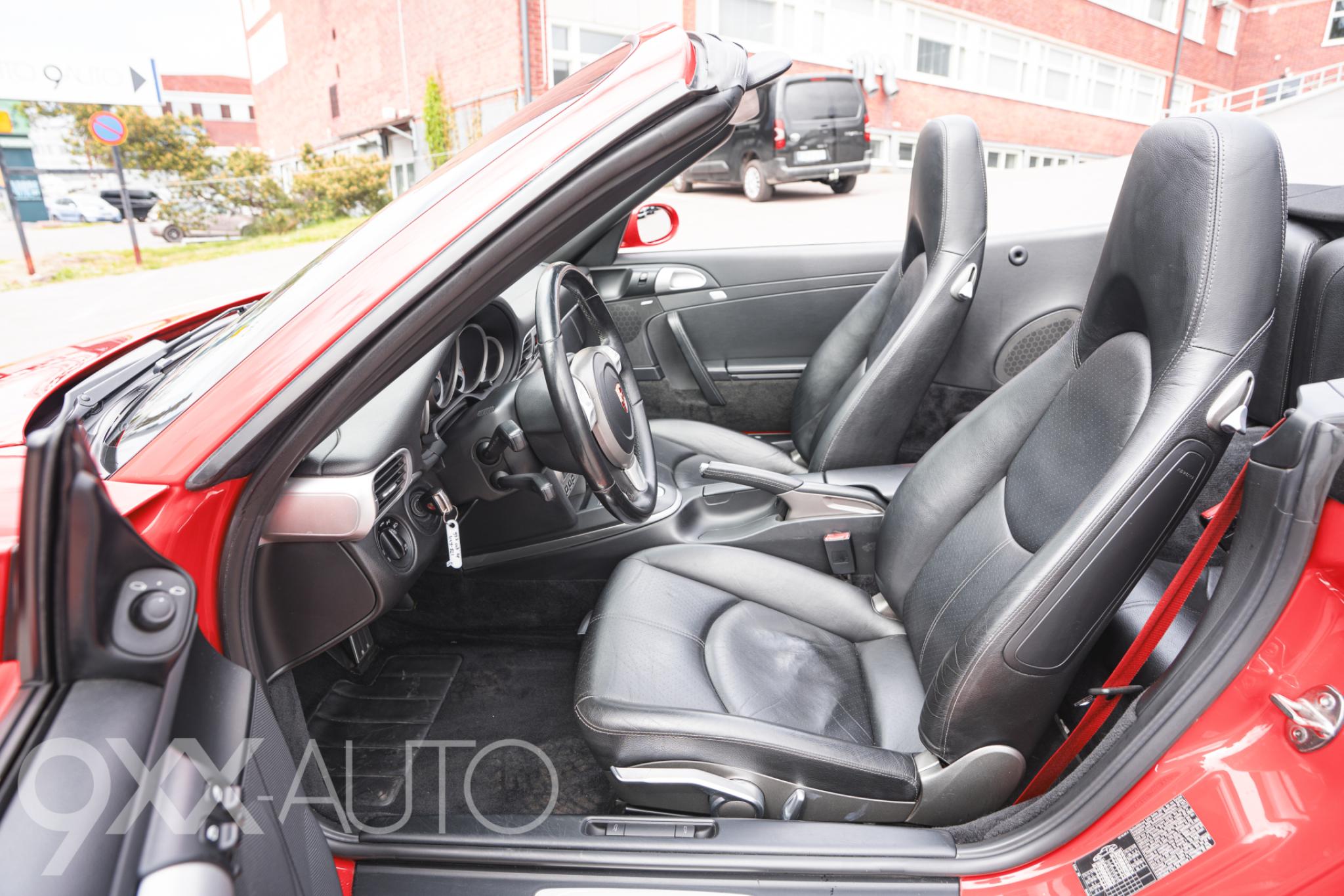 Punainen Porsche 911 997 Carrera S Cabrio Tiptronic