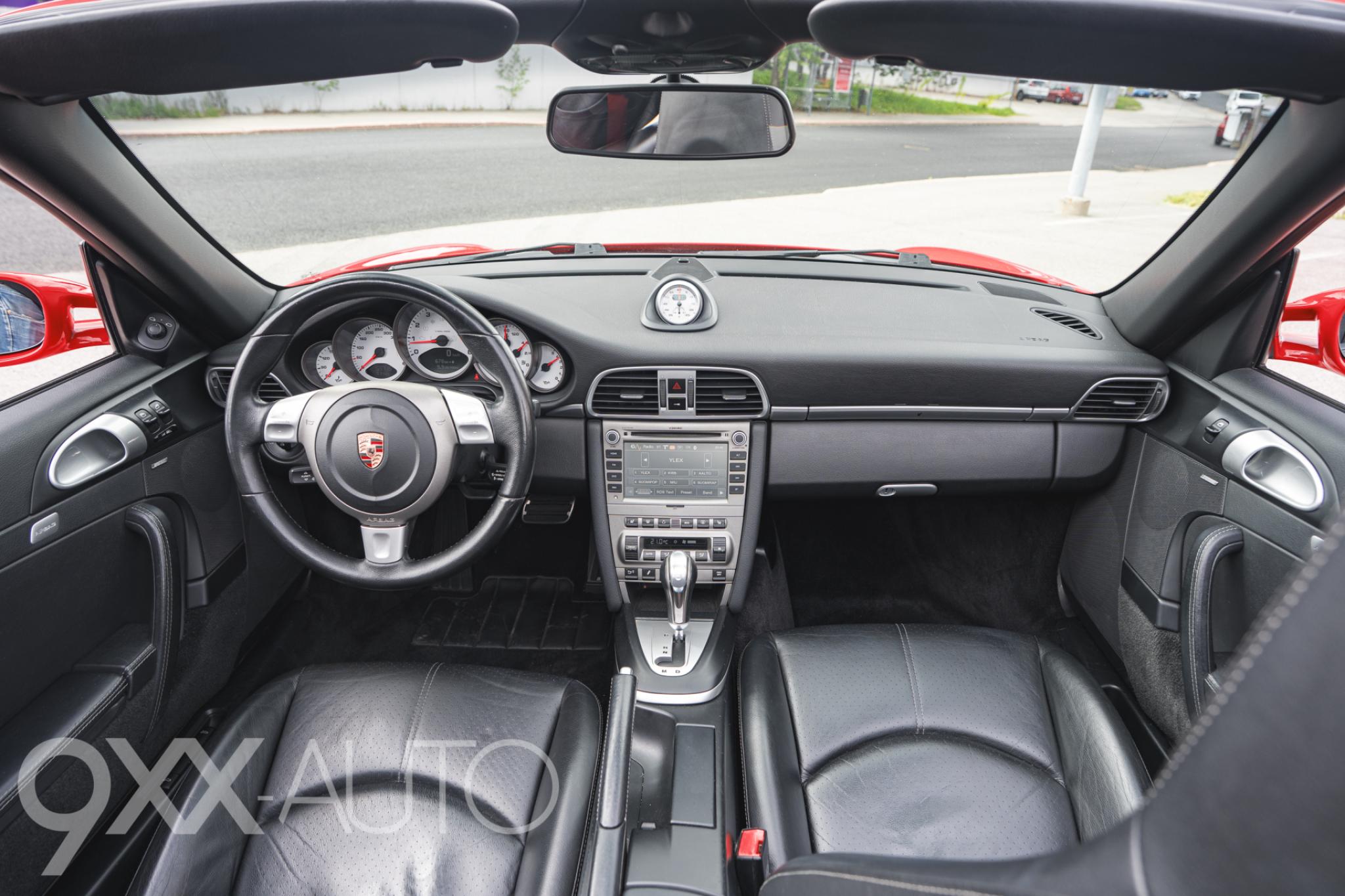 Punainen Porsche 911 997 Carrera S Cabrio Tiptronic