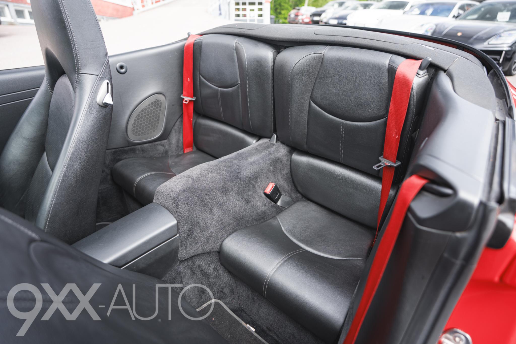 Punainen Porsche 911 997 Carrera S Cabrio Tiptronic