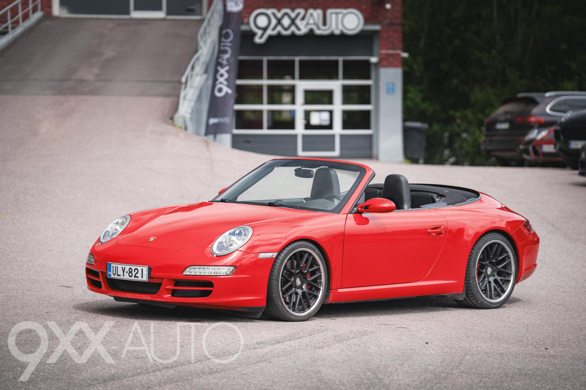 Punainen Porsche 911 997 Carrera S Cabrio Tiptronic