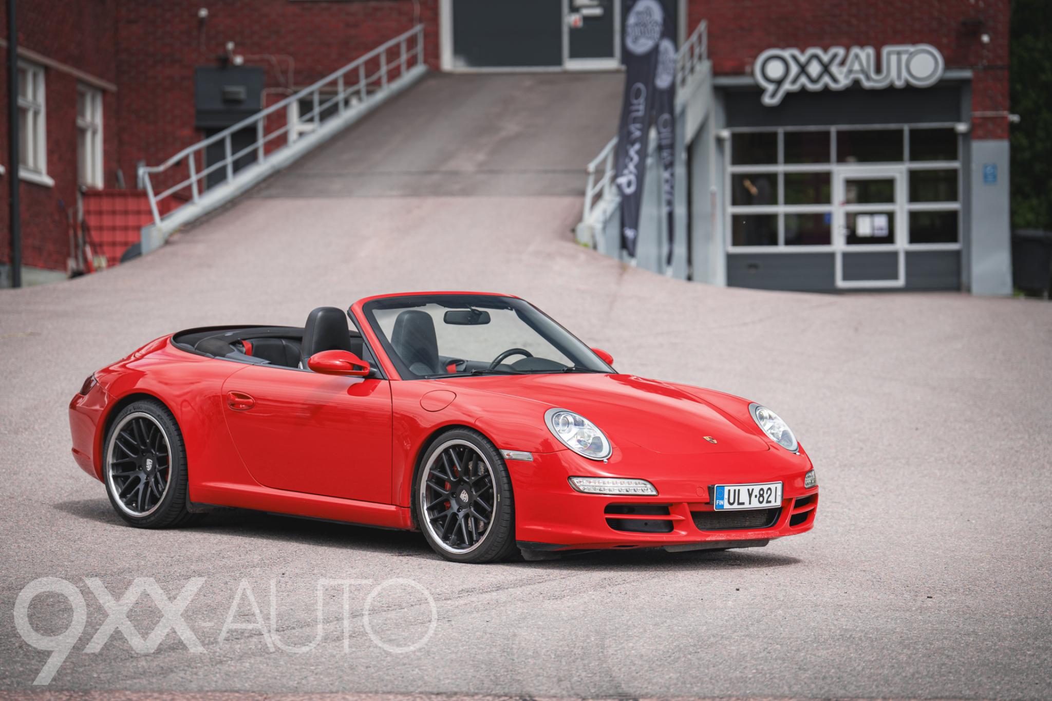 Punainen Porsche 911