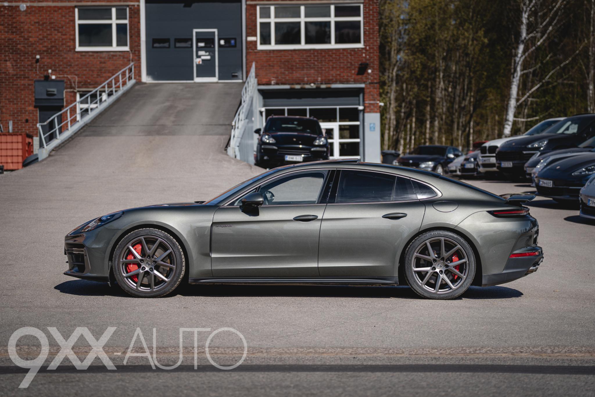 Vihreä Porsche Panamera Turbo e-Hybrid