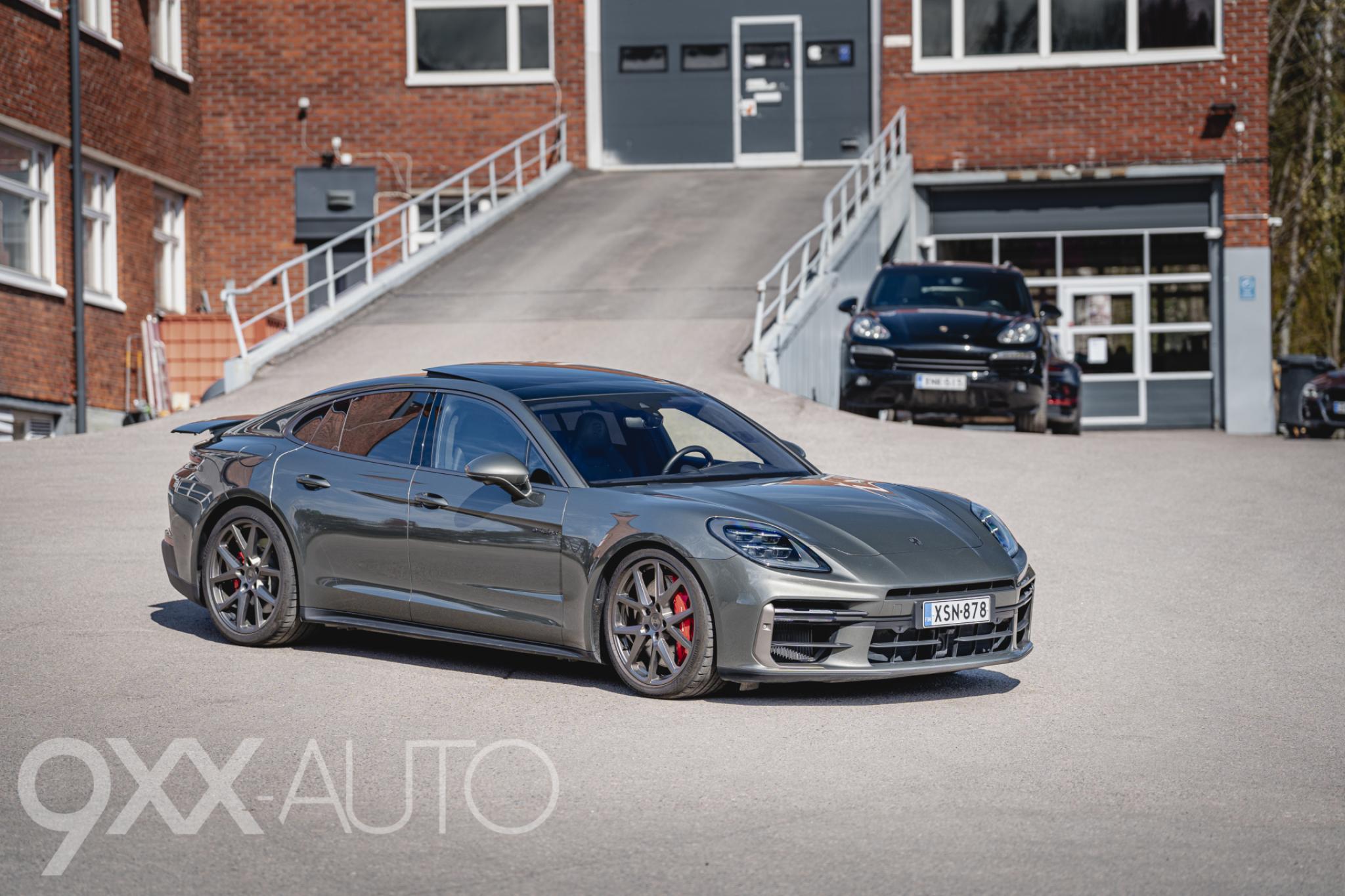 Vihreä Porsche Panamera