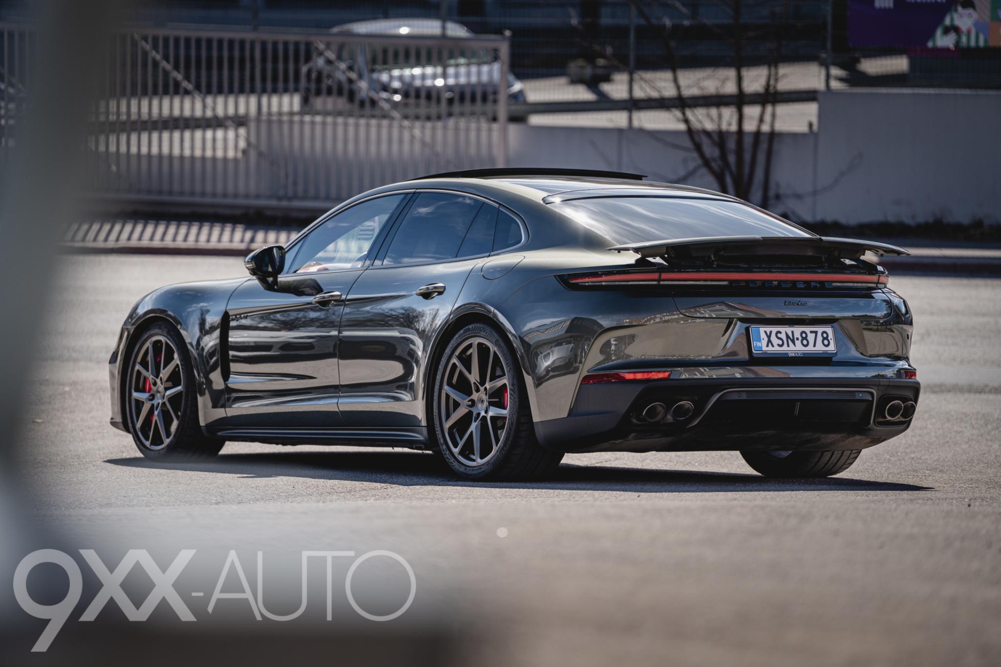 Vihreä Porsche Panamera Turbo e-Hybrid