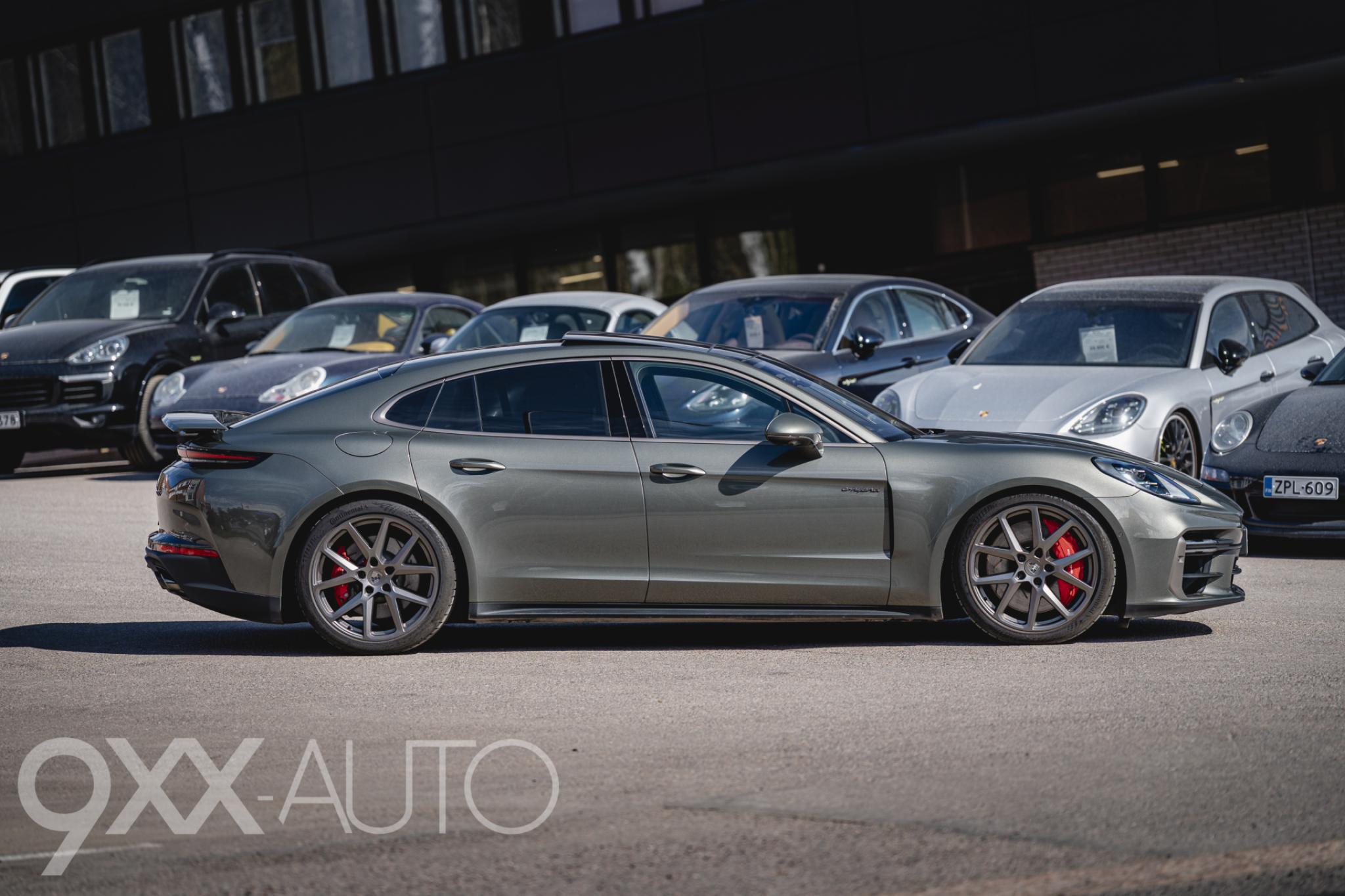 Vihreä Porsche Panamera Turbo e-Hybrid
