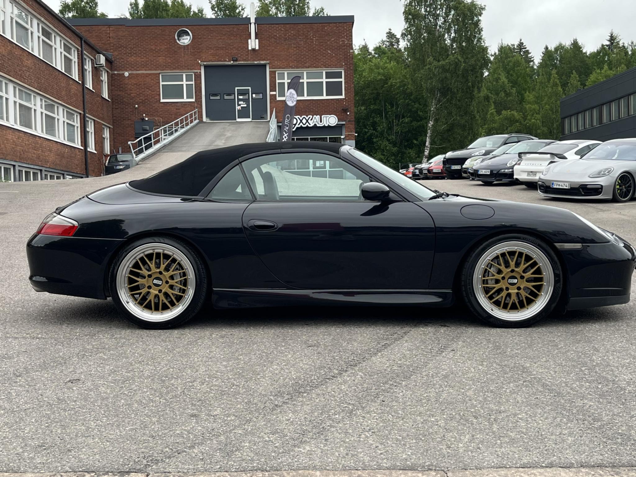 Musta Porsche 911 996 Cabrio Tiptronic