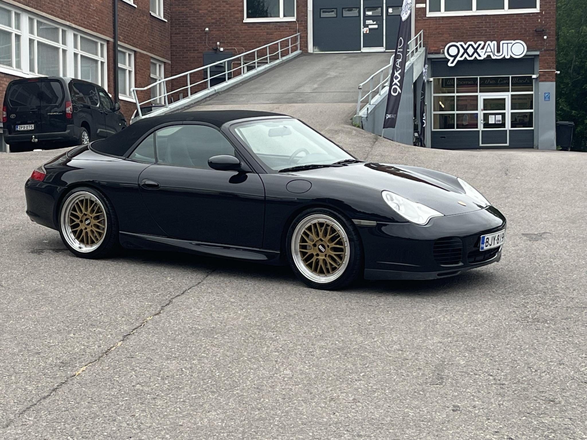 Musta Porsche 911