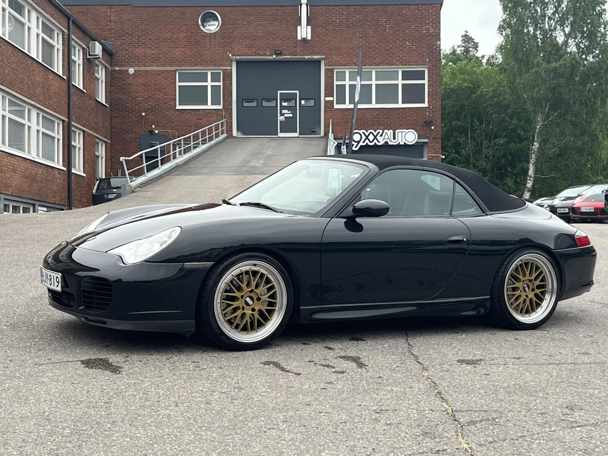 Musta Porsche 911 996 Cabrio Tiptronic