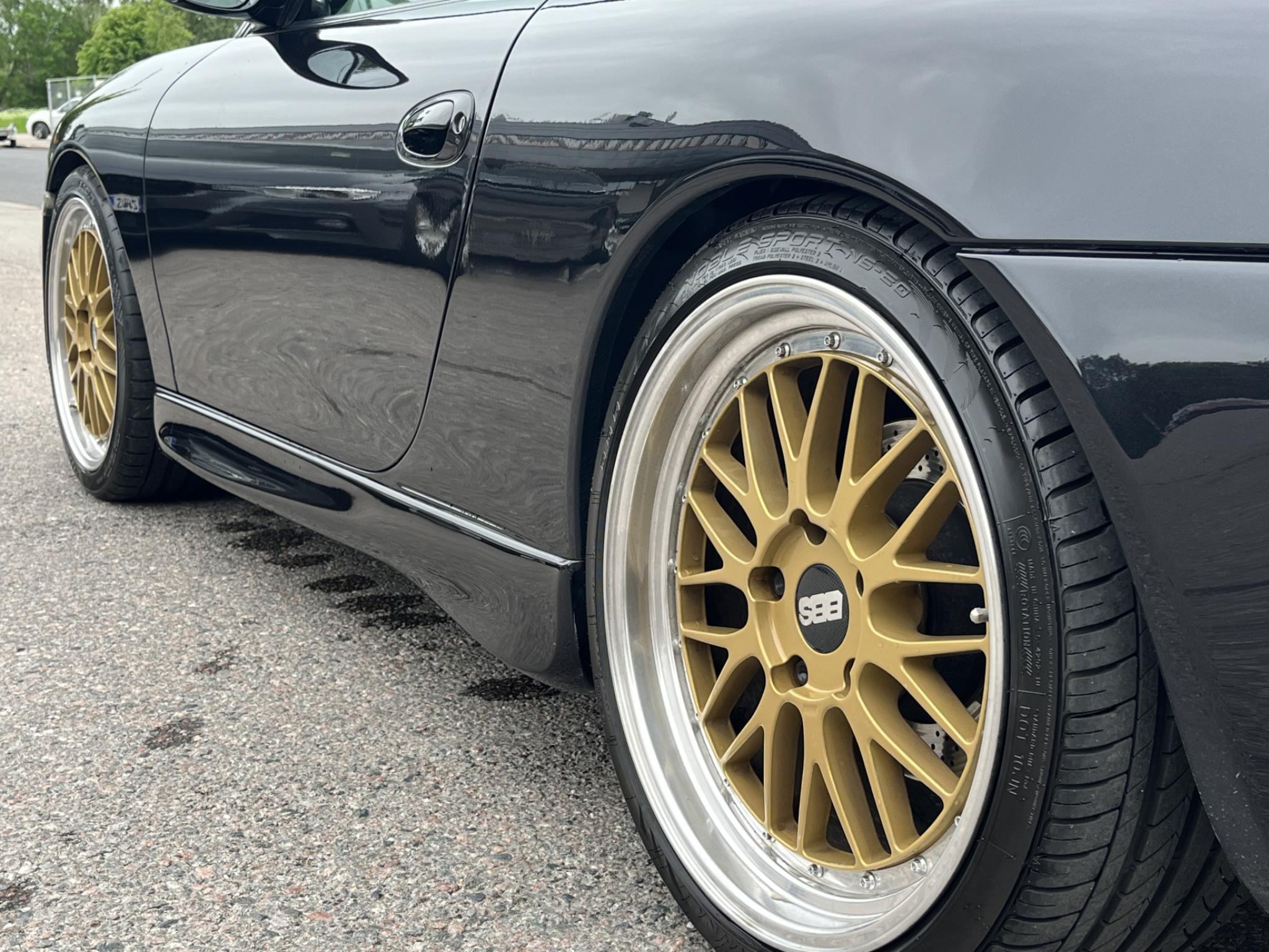 Musta Porsche 911 996 Cabrio Tiptronic