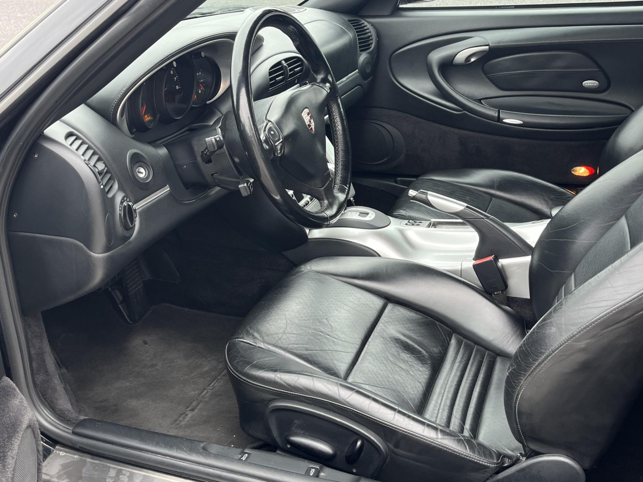 Musta Porsche 911 996 Cabrio Tiptronic