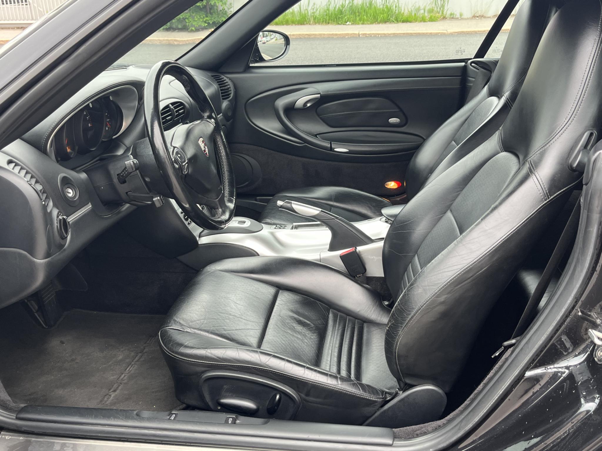 Musta Porsche 911 996 Cabrio Tiptronic