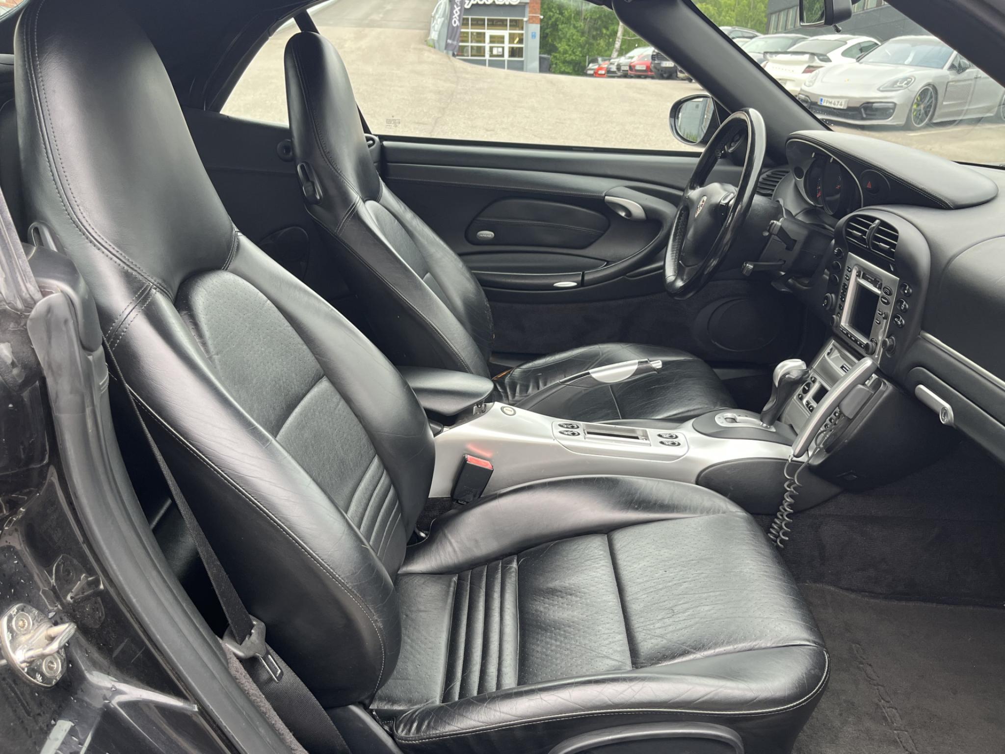 Musta Porsche 911 996 Cabrio Tiptronic