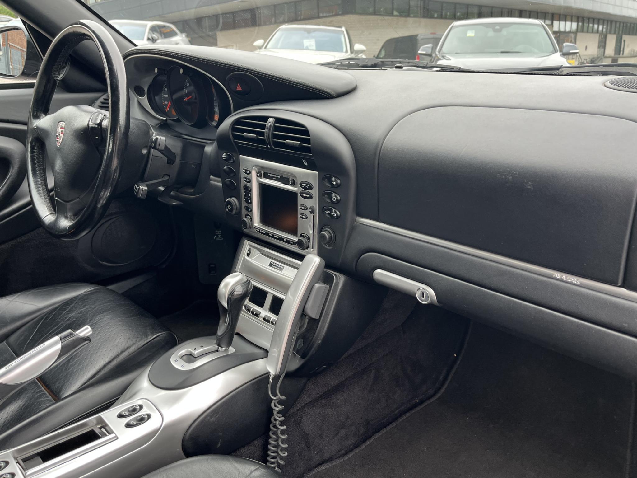 Musta Porsche 911 996 Cabrio Tiptronic