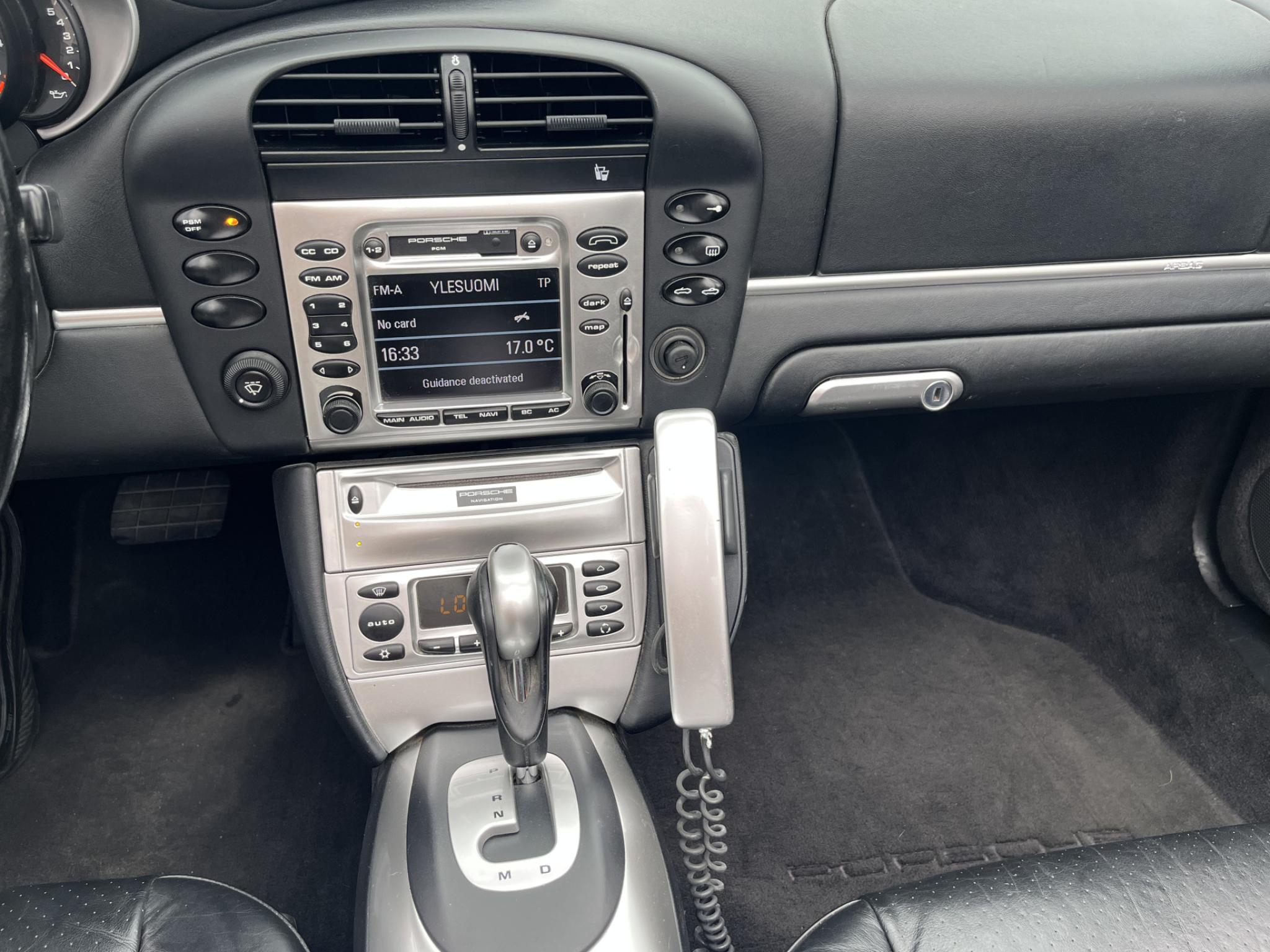 Musta Porsche 911 996 Cabrio Tiptronic
