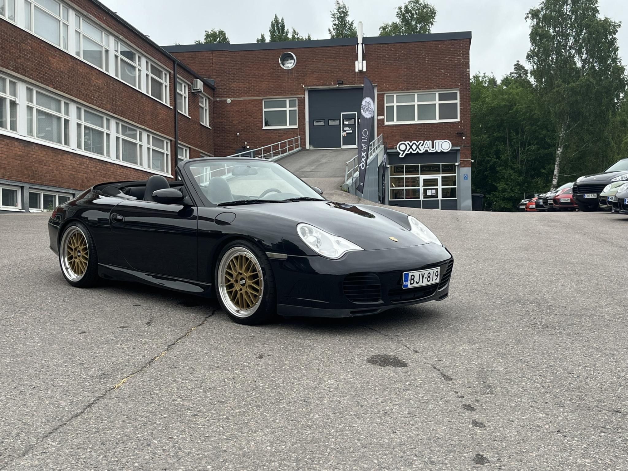 Musta Porsche 911 996 Cabrio Tiptronic