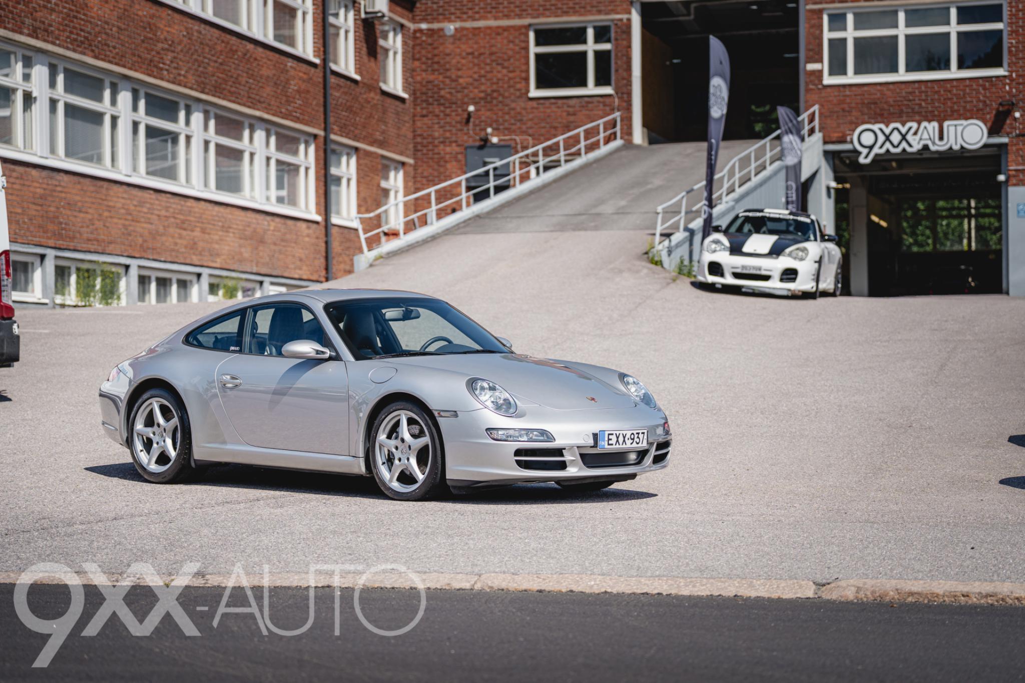 Harmaa Porsche 911