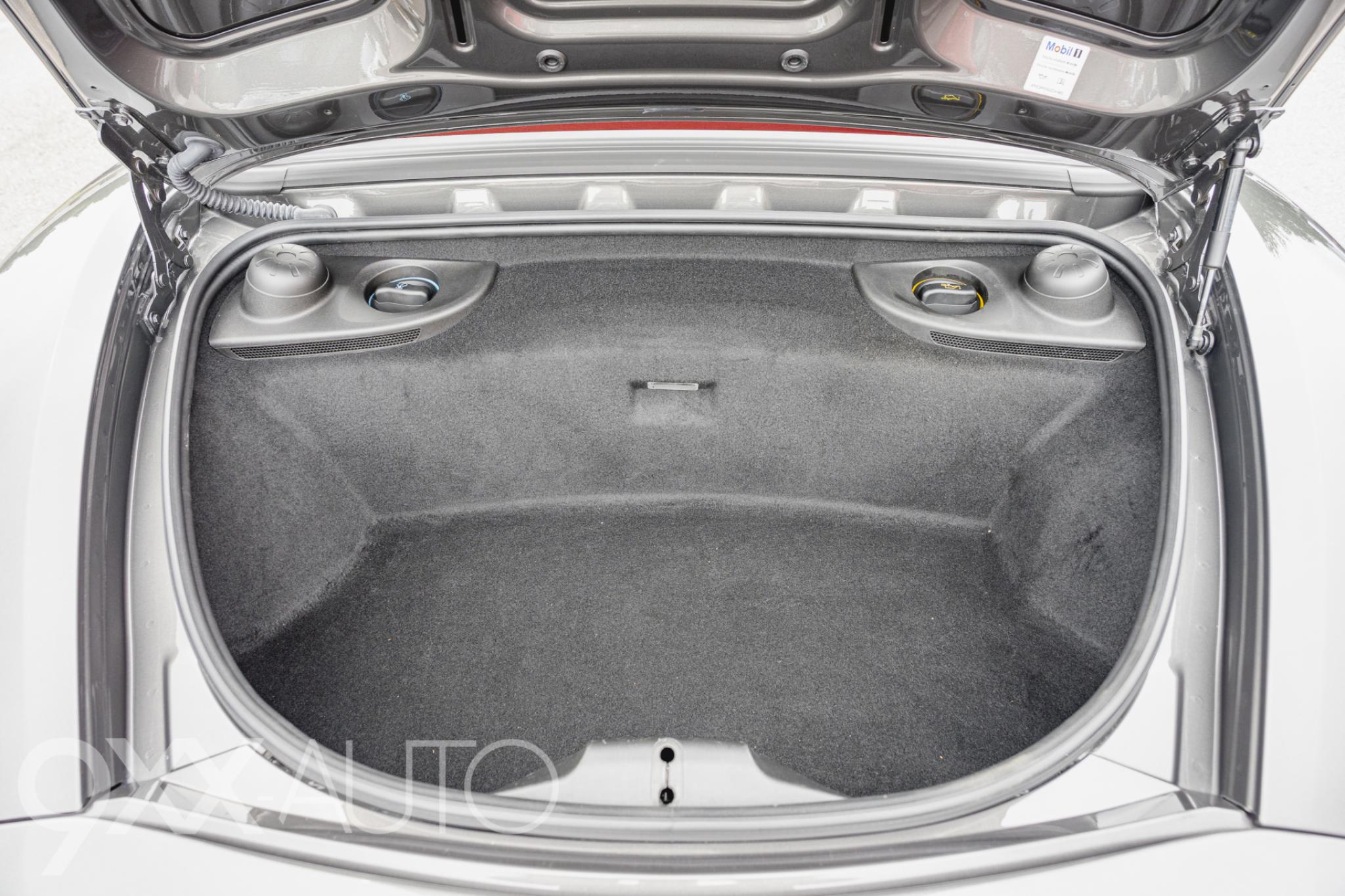 Harmaa Porsche Boxster 2.7 PDK (981)