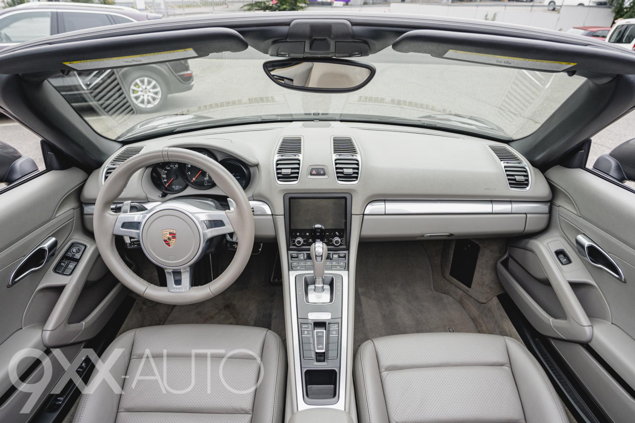 Harmaa Porsche Boxster 2.7 PDK (981)
