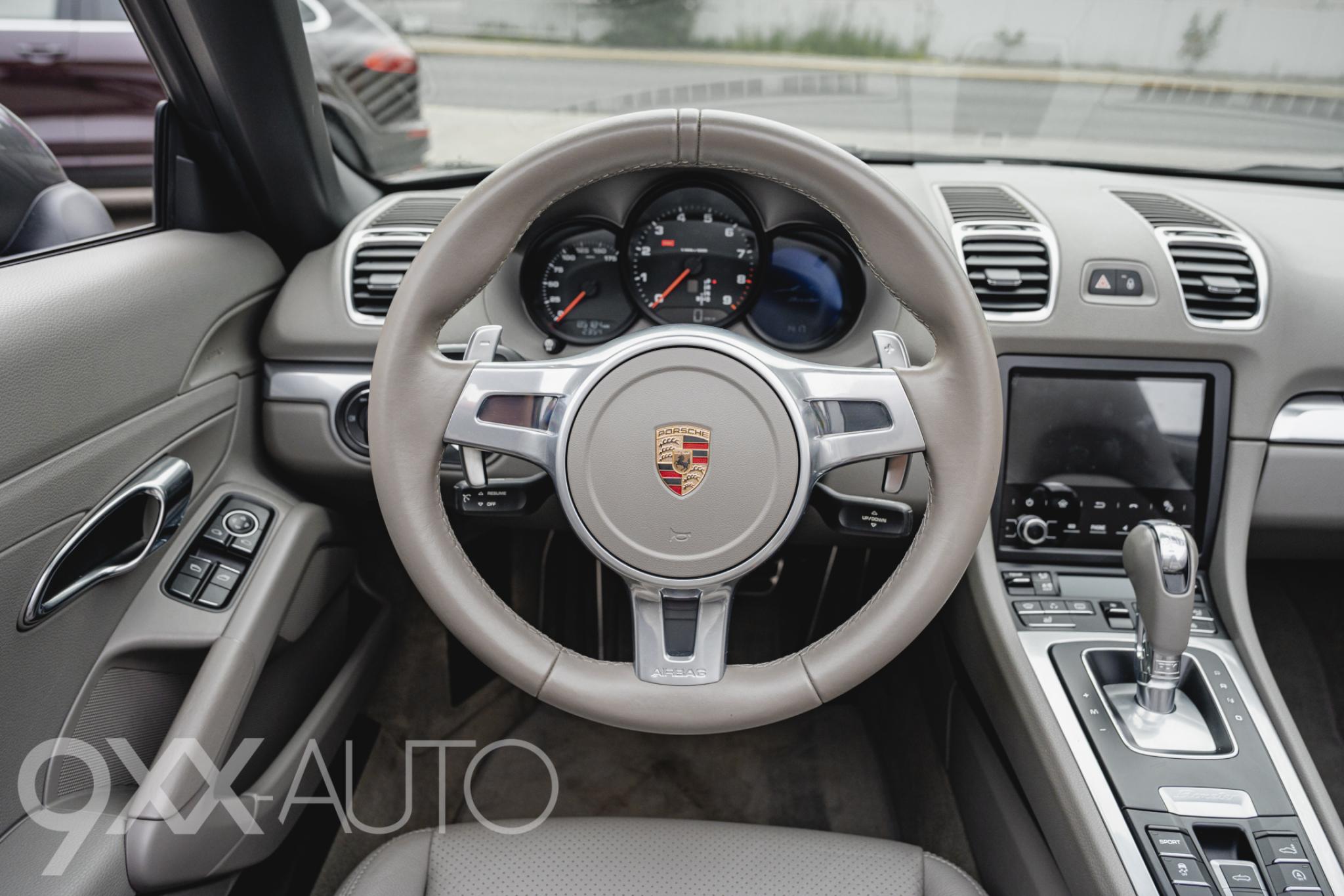 Harmaa Porsche Boxster 2.7 PDK (981)