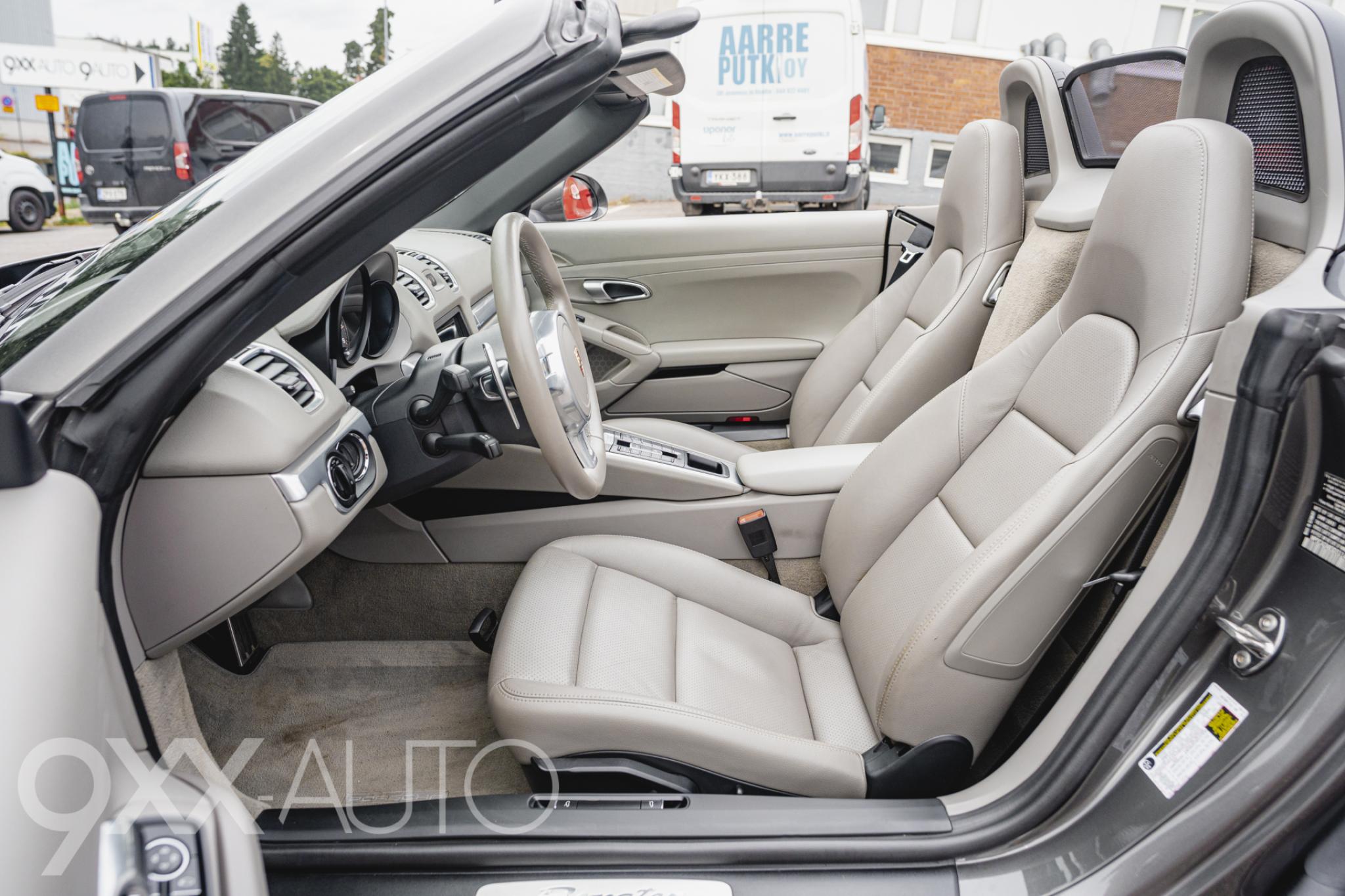 Harmaa Porsche Boxster 2.7 PDK (981)