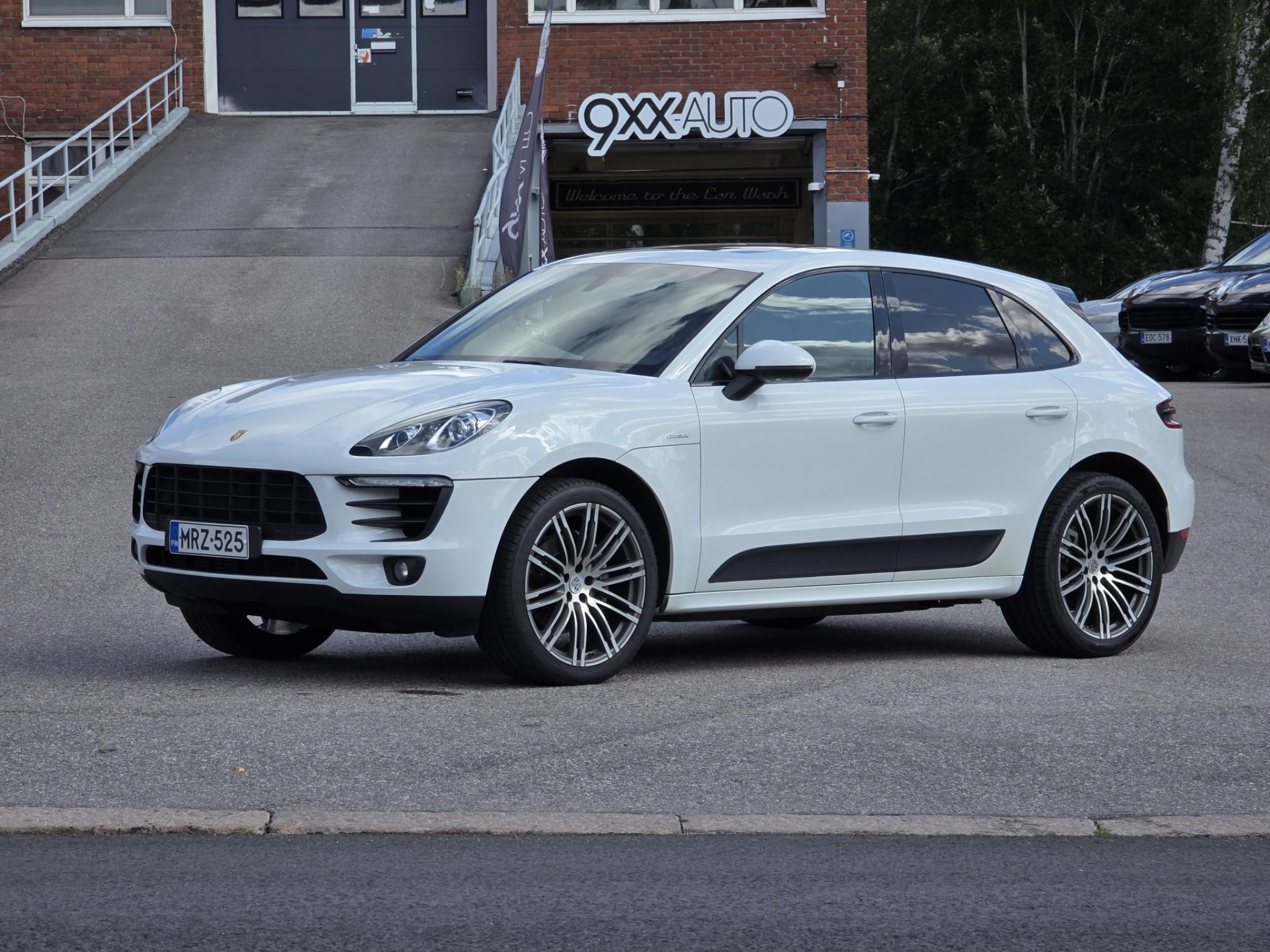 Valkoinen Porsche Macan S Diesel 190kW